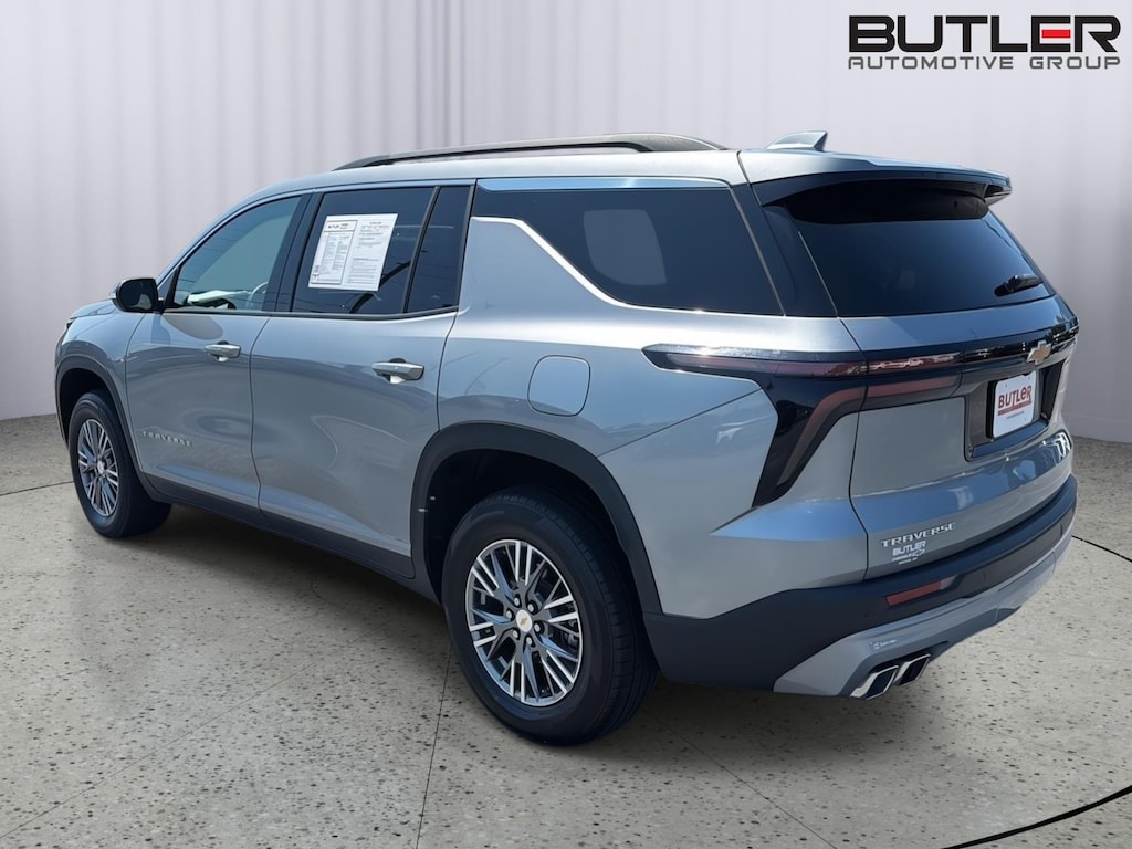 Used 2025 Chevrolet Traverse FWD LT SUV