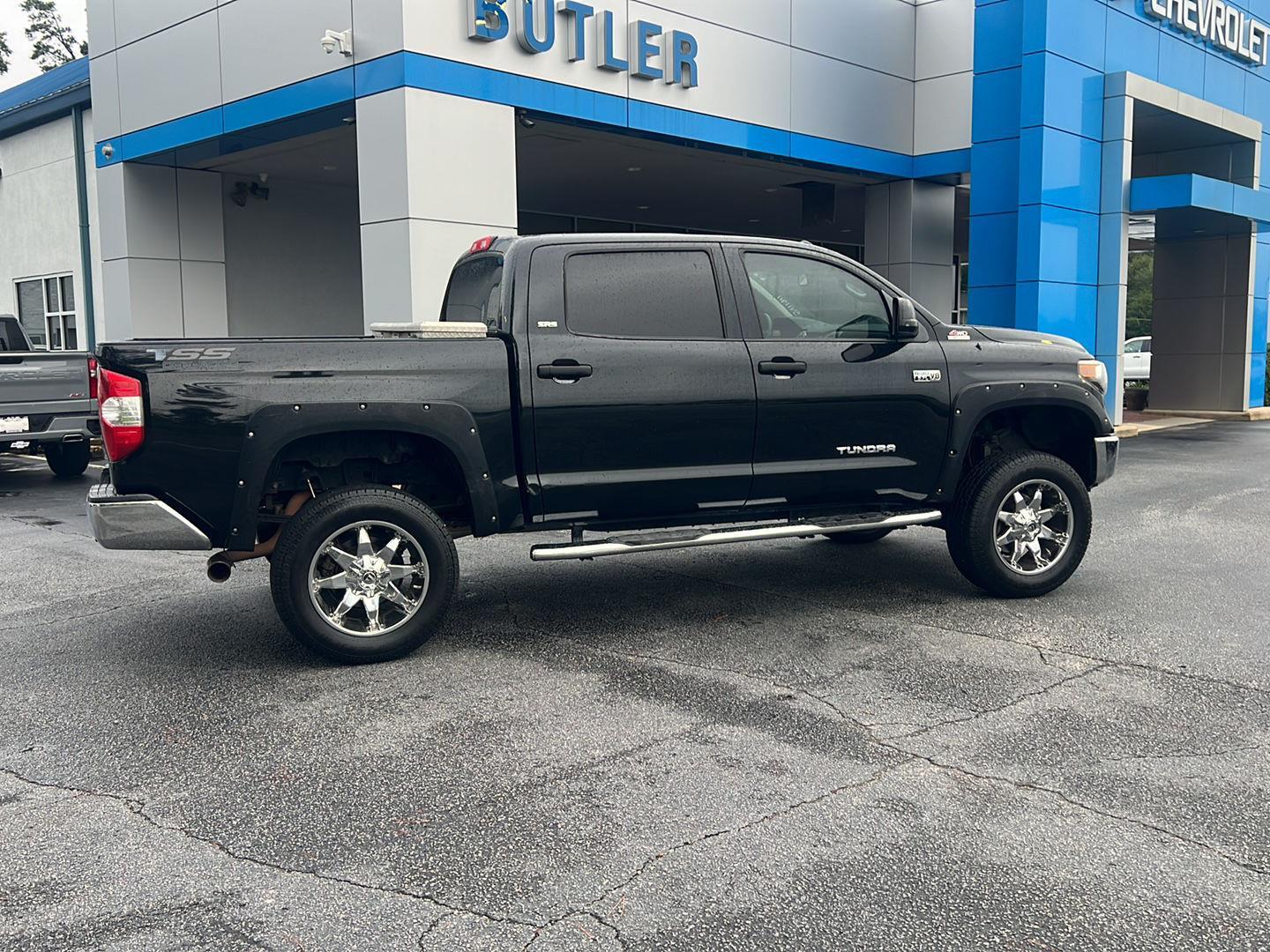 2018 Toyota Tundra SR5 CrewMax photo 4