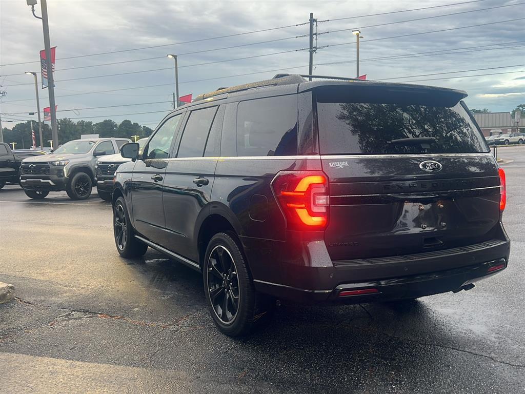 2024 Ford Expedition Limited photo 3