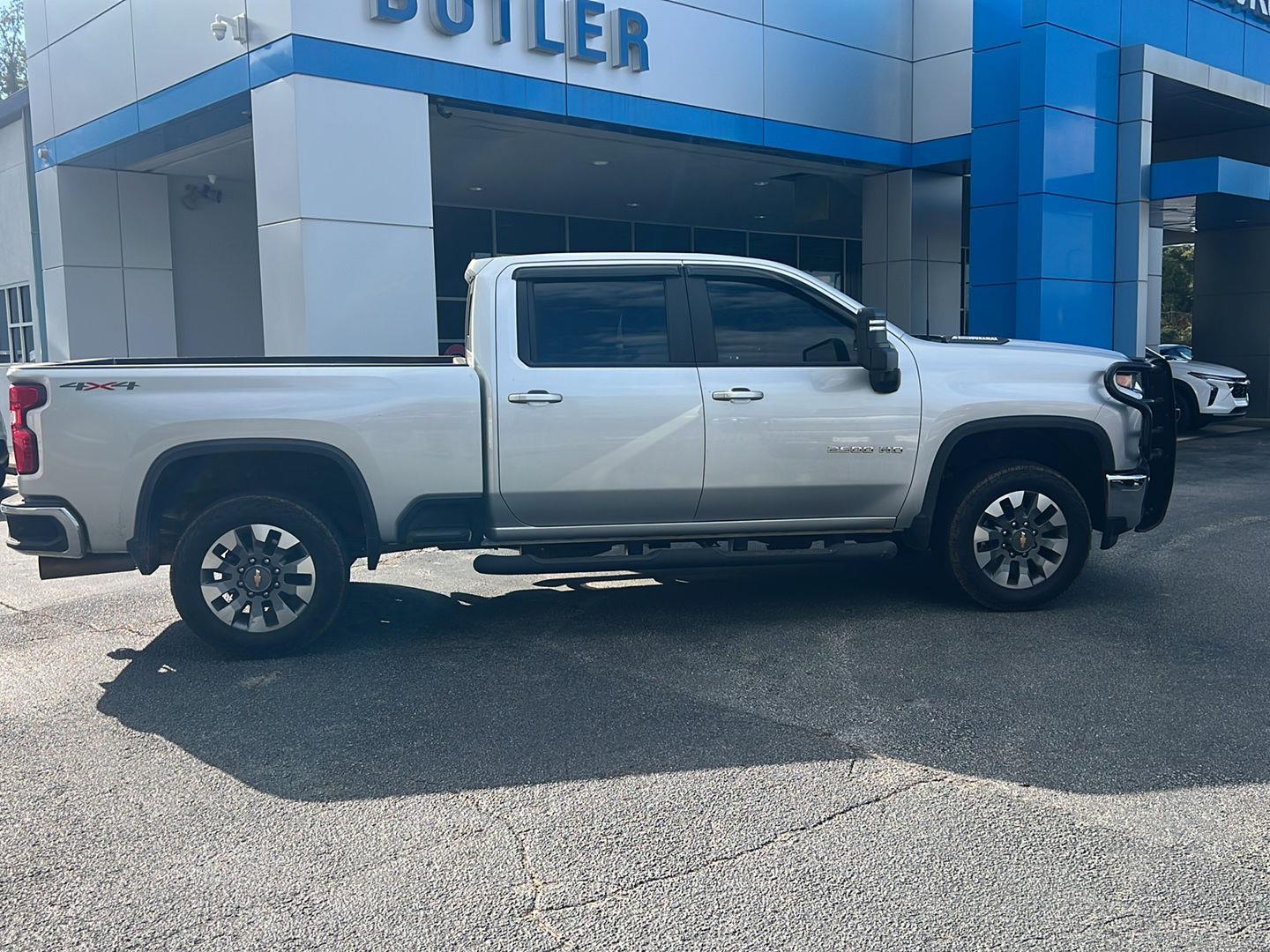 2022 Chevrolet Silverado 2500HD LT photo 2