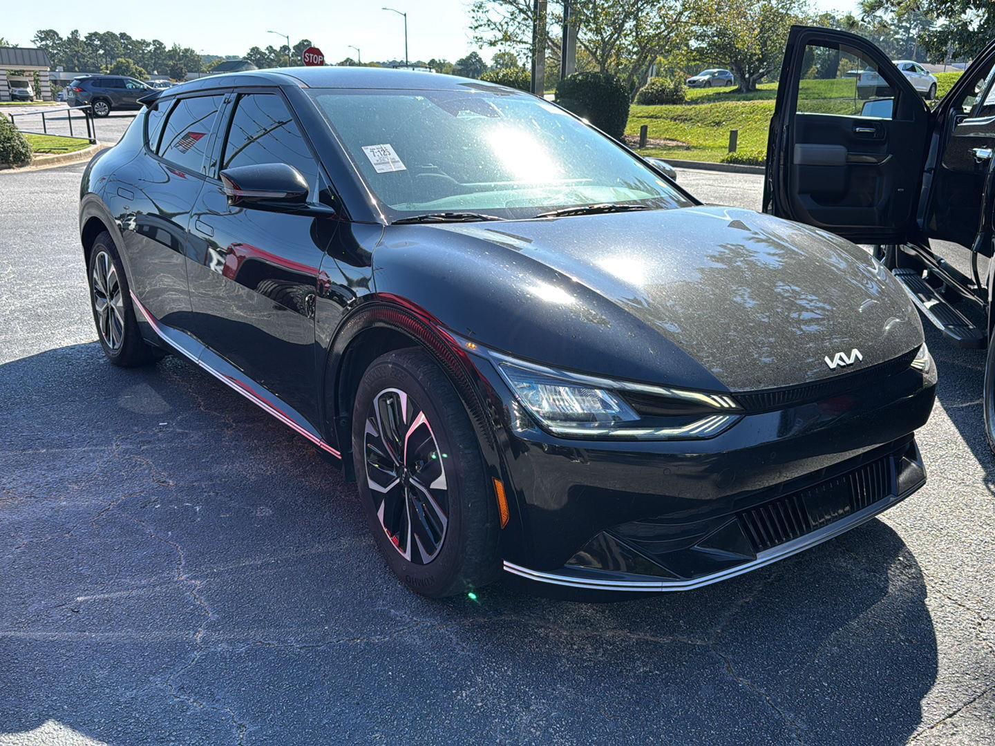2022 Kia EV6 Wind photo 2