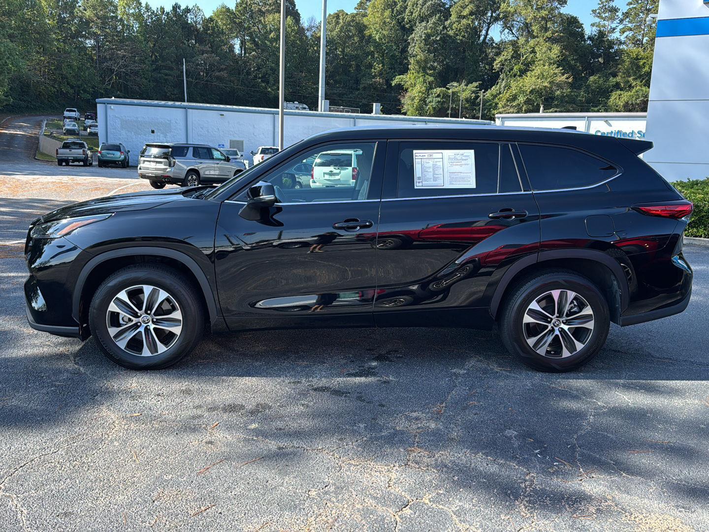 2022 Toyota Highlander XLE photo 3
