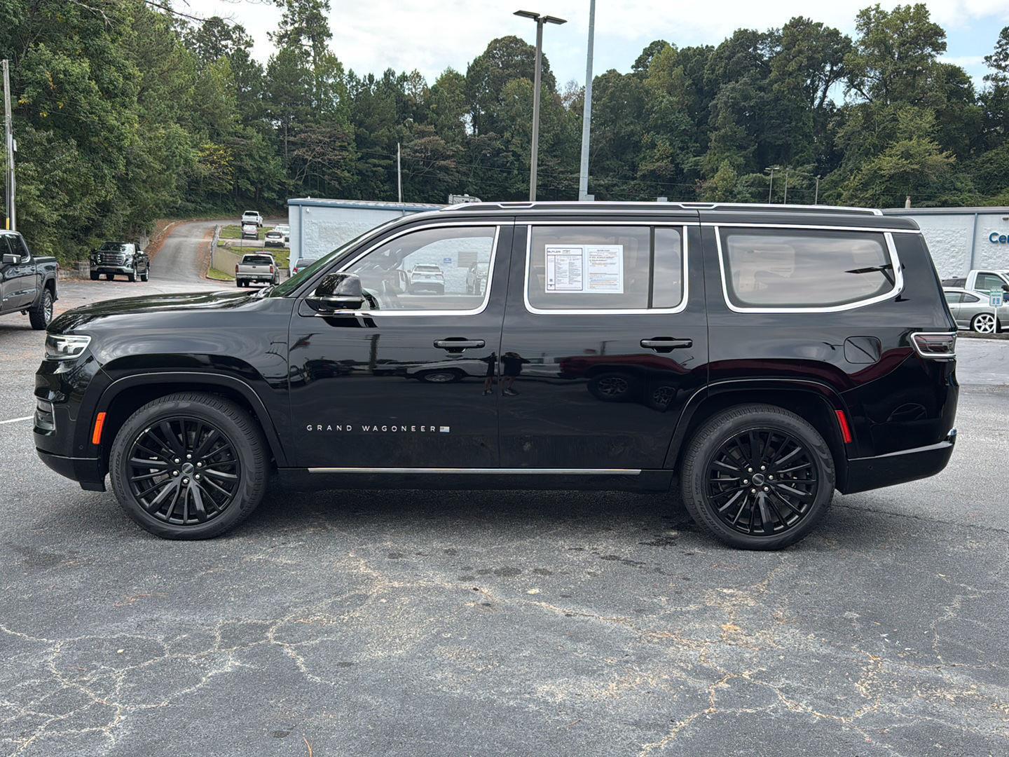 2022 Jeep Grand Wagoneer III photo 3