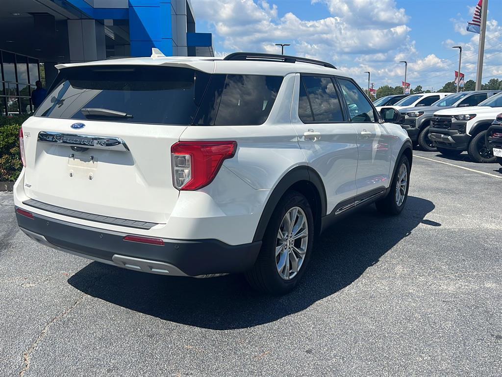 2023 Ford Explorer XLT photo 3