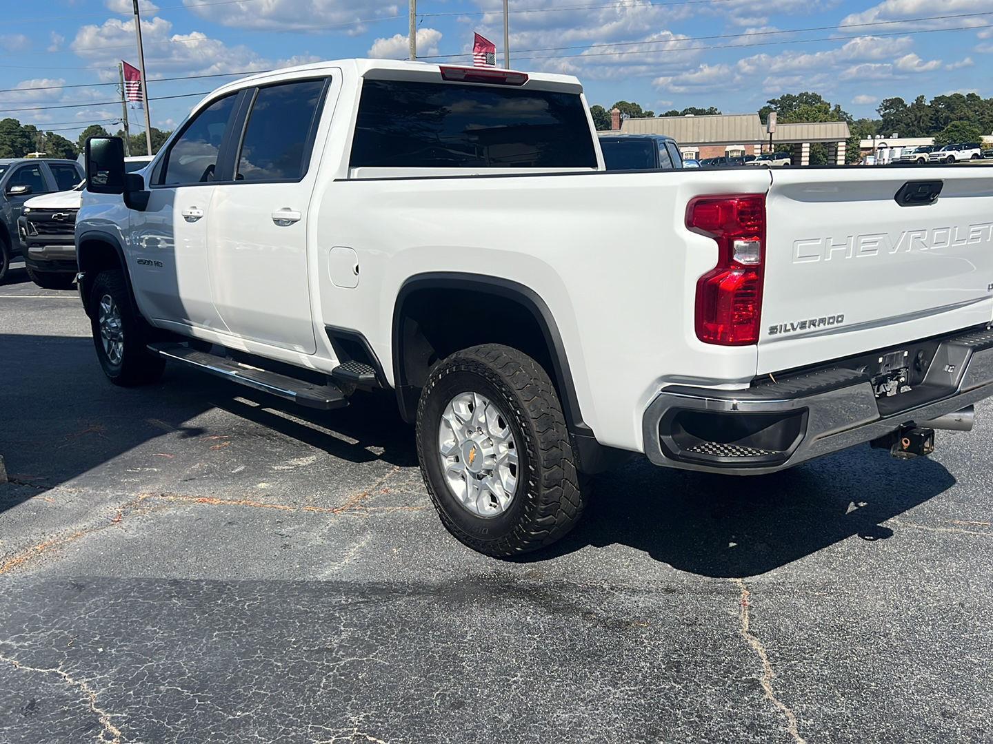 2025 Chevrolet Silverado 2500HD LT photo 3