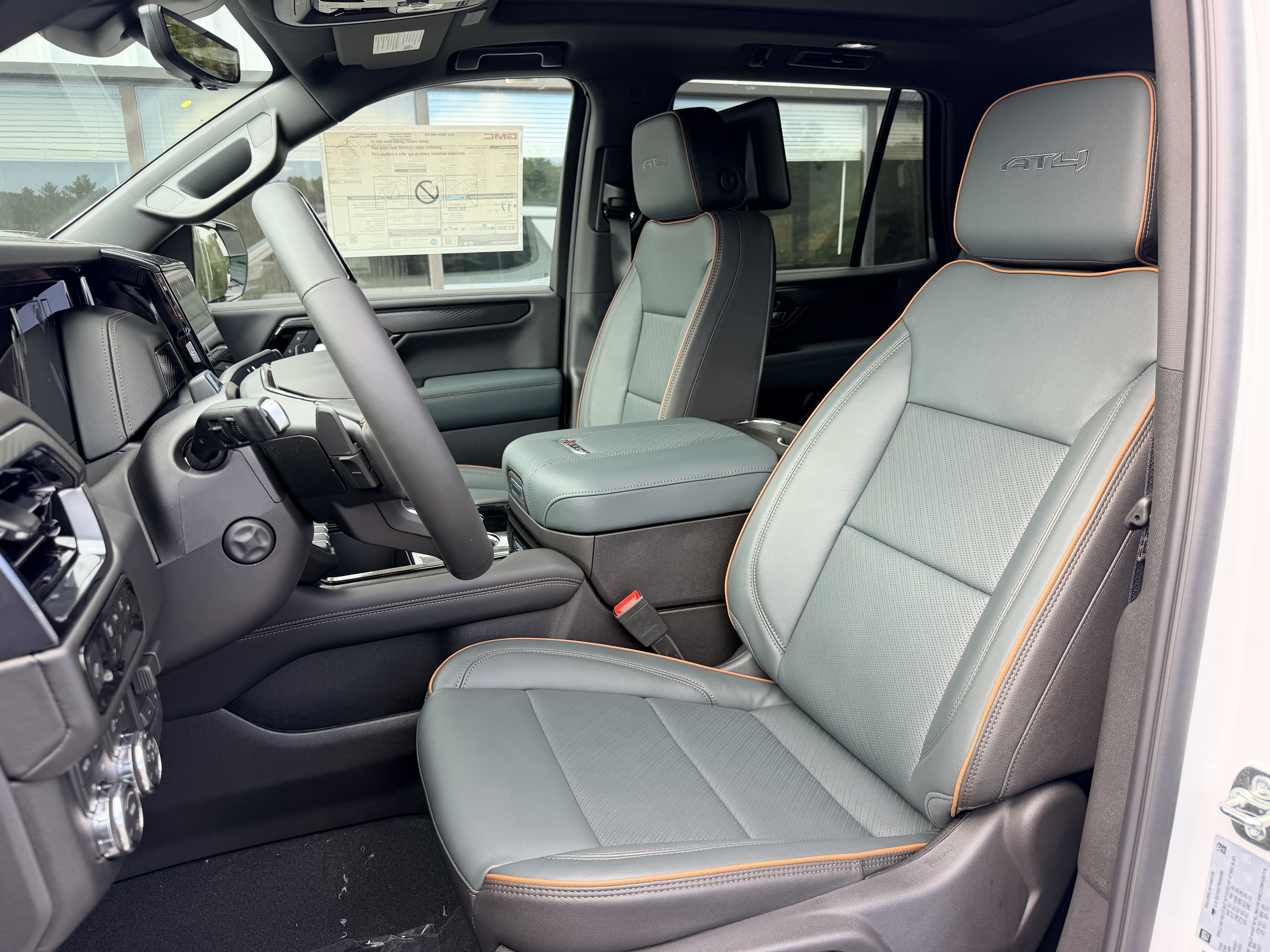 2026 GMC Yukon AT4 - Photo 8