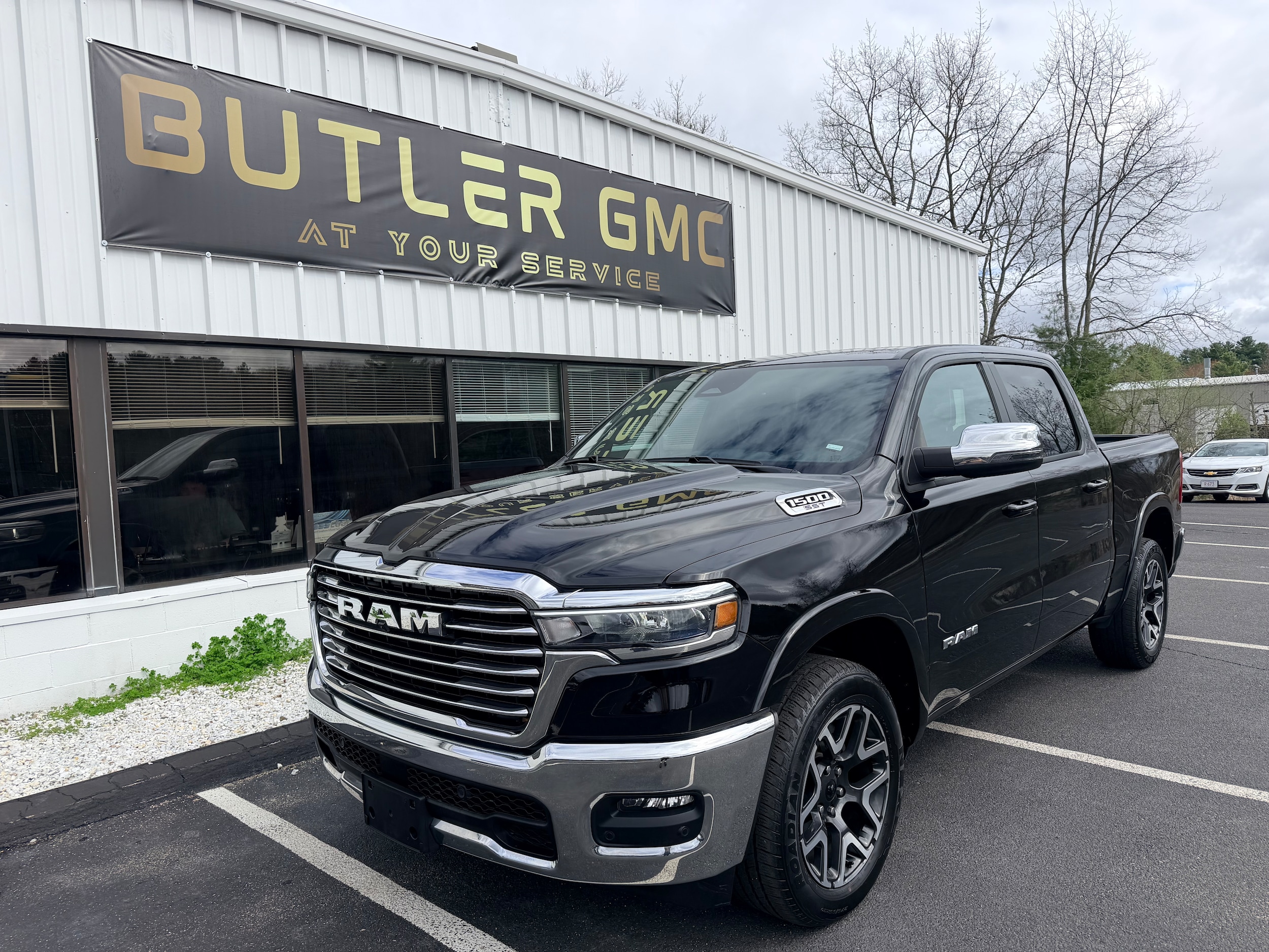 2025 RAM 1500 Laramie 4x4 Crew Cab 5'7's photo