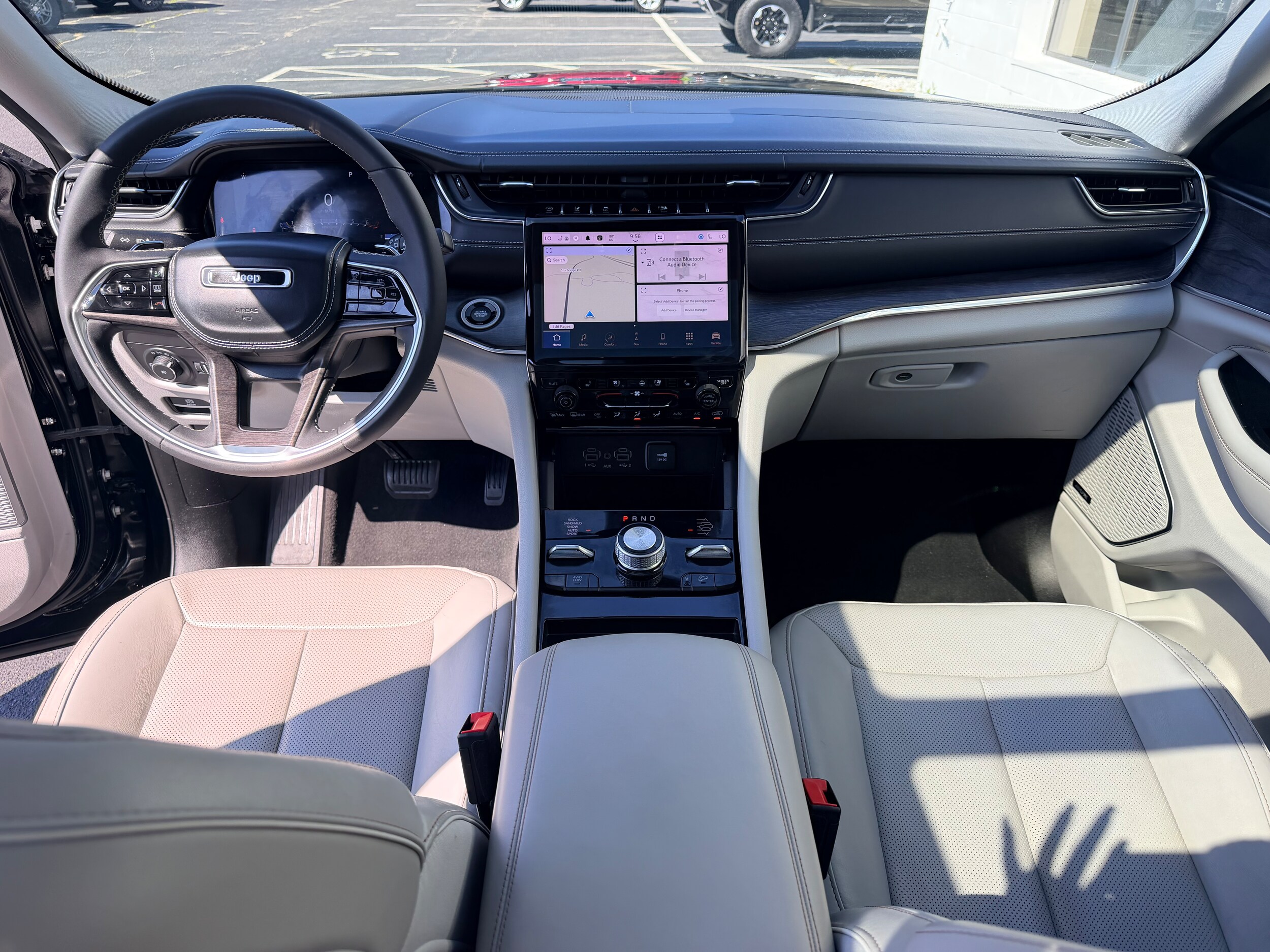 2023 Jeep Grand Cherokee Overland - Photo 23