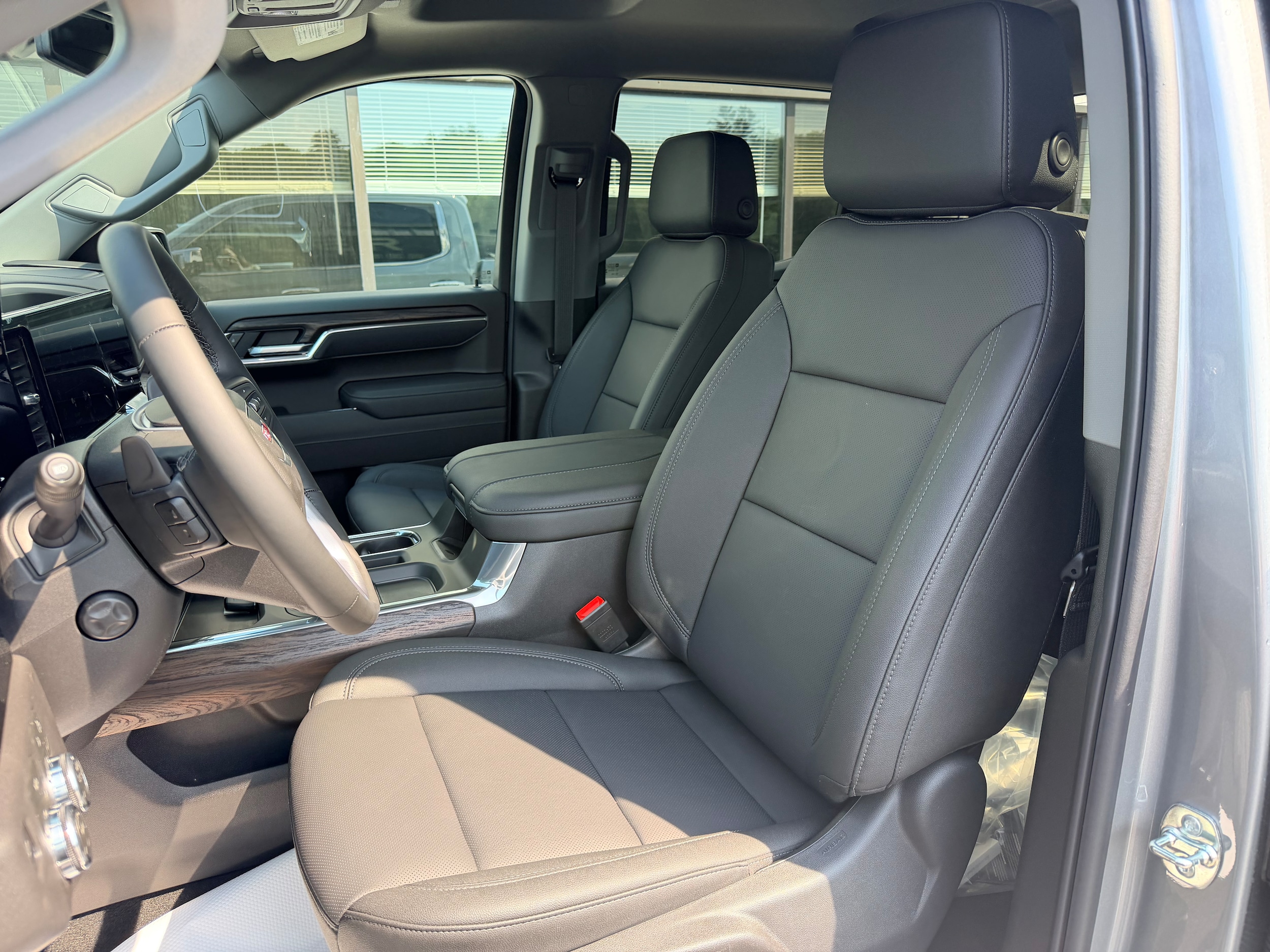 2026 GMC Sierra 1500 SLT - Photo 8