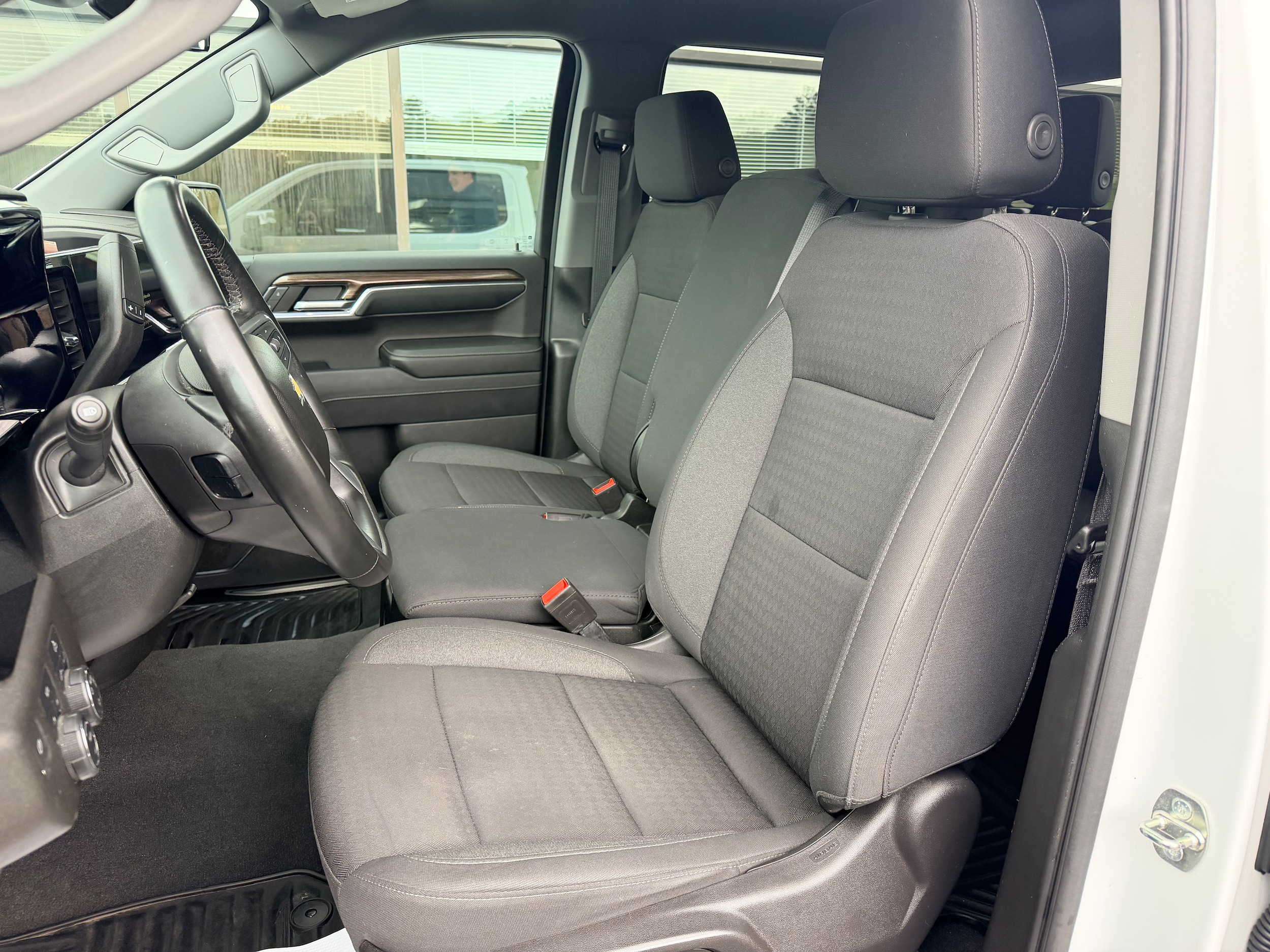 2023 Chevrolet Silverado 1500 LT - Photo 9
