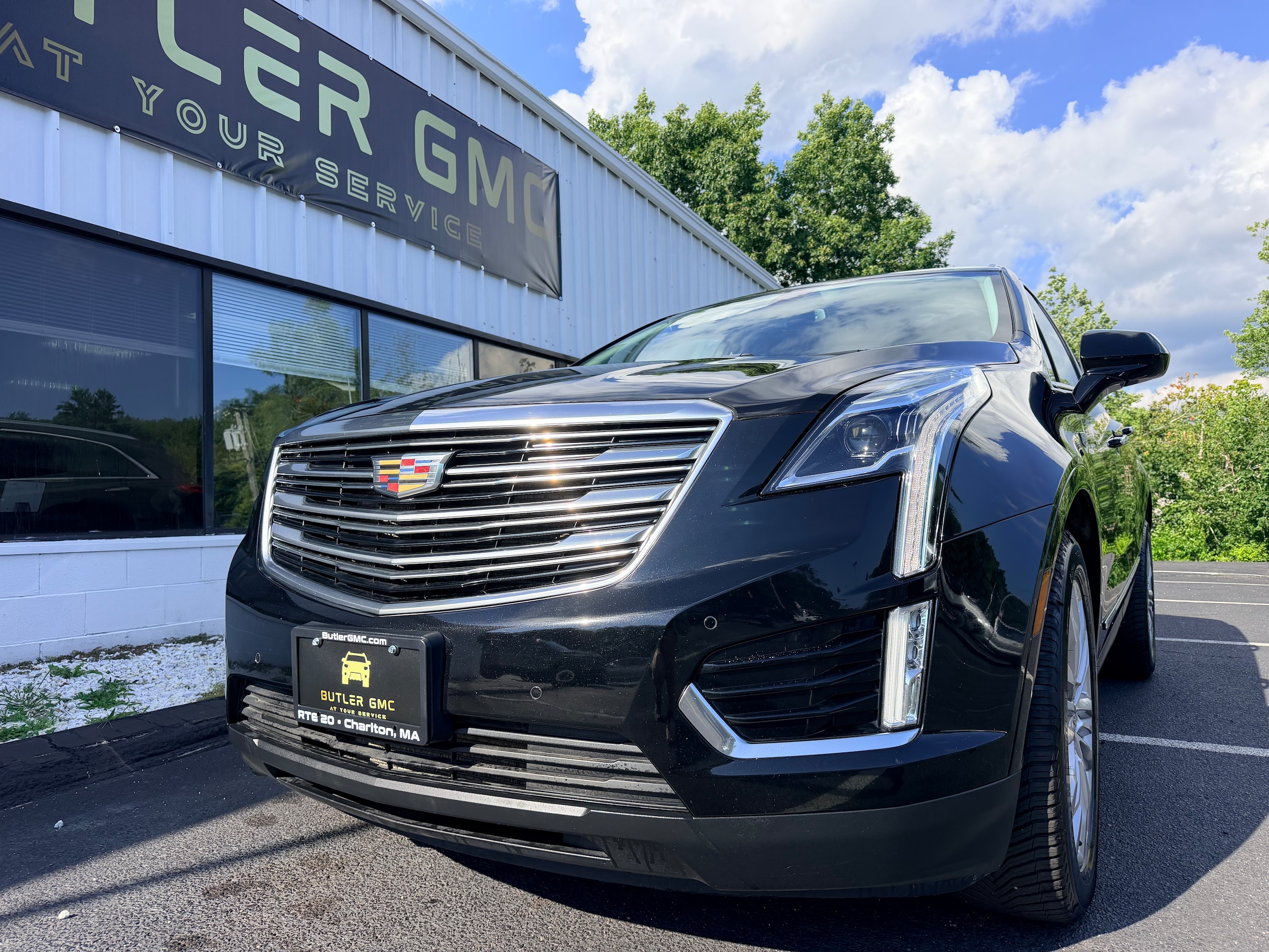 Used 2019 Cadillac XT5 Premium Luxury with VIN 1GYKNFRS5KZ212385 for sale in Charlton, MA