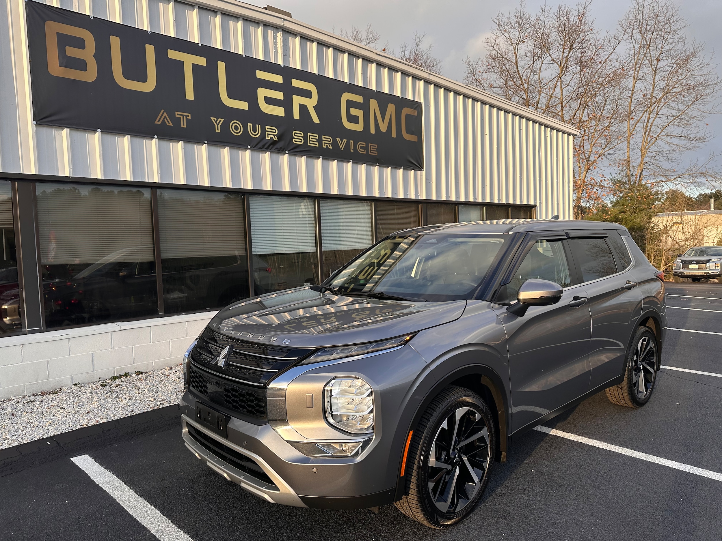 2024 Mitsubishi Outlander SE's photo