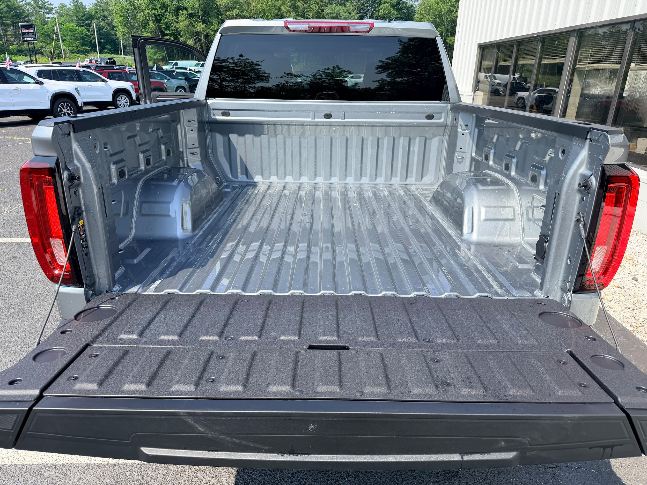 2026 GMC Sierra 1500 SLT - Photo 28