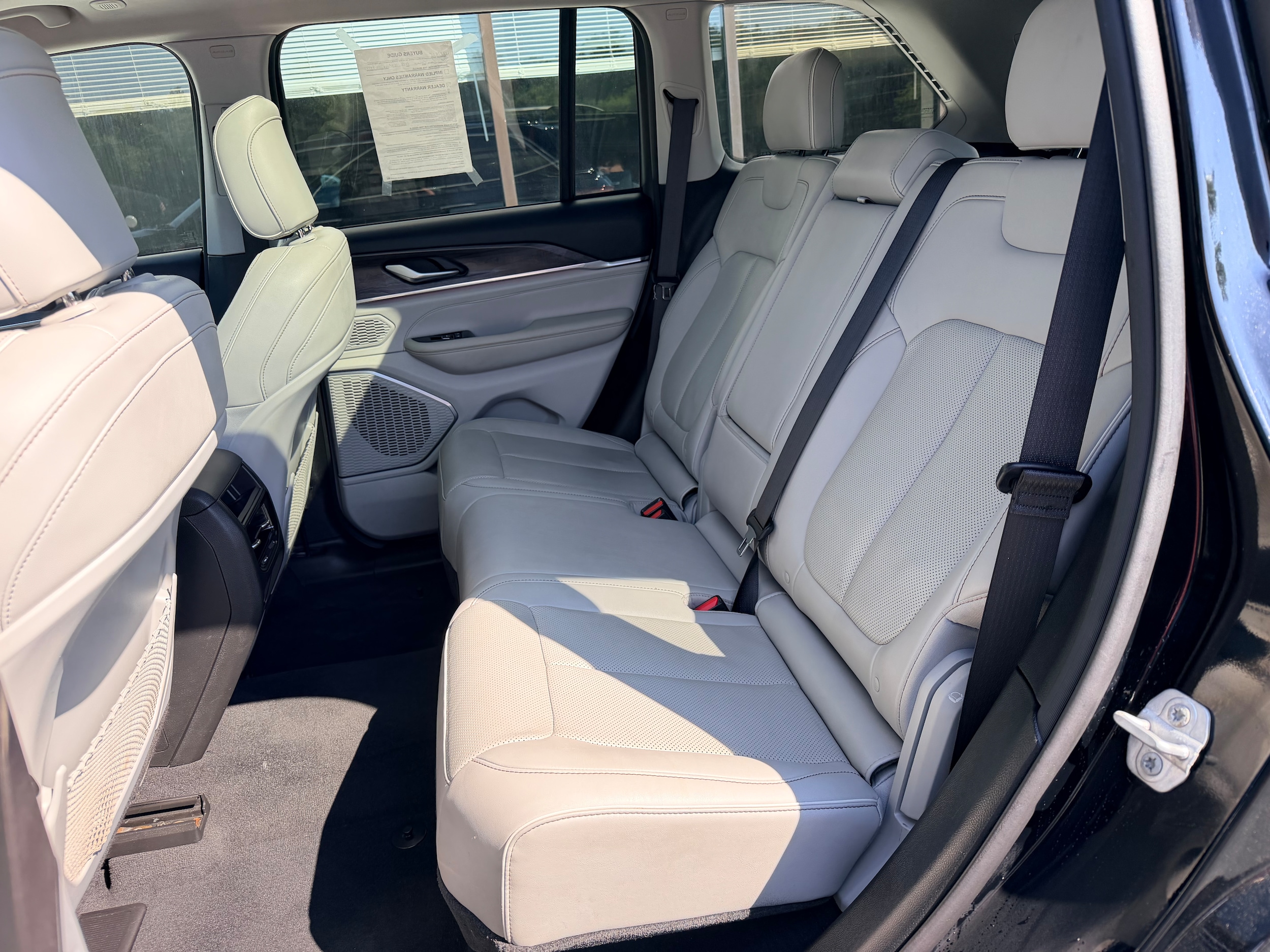 2023 Jeep Grand Cherokee Overland - Photo 24