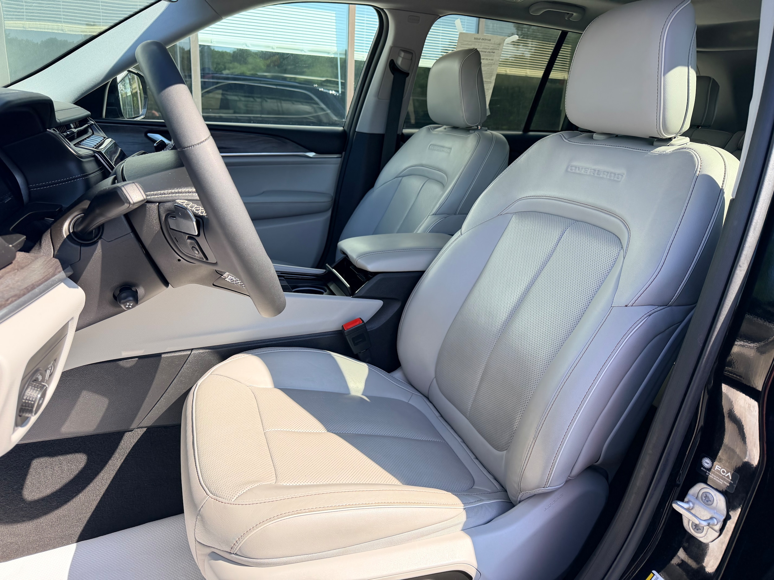 2023 Jeep Grand Cherokee Overland - Photo 8