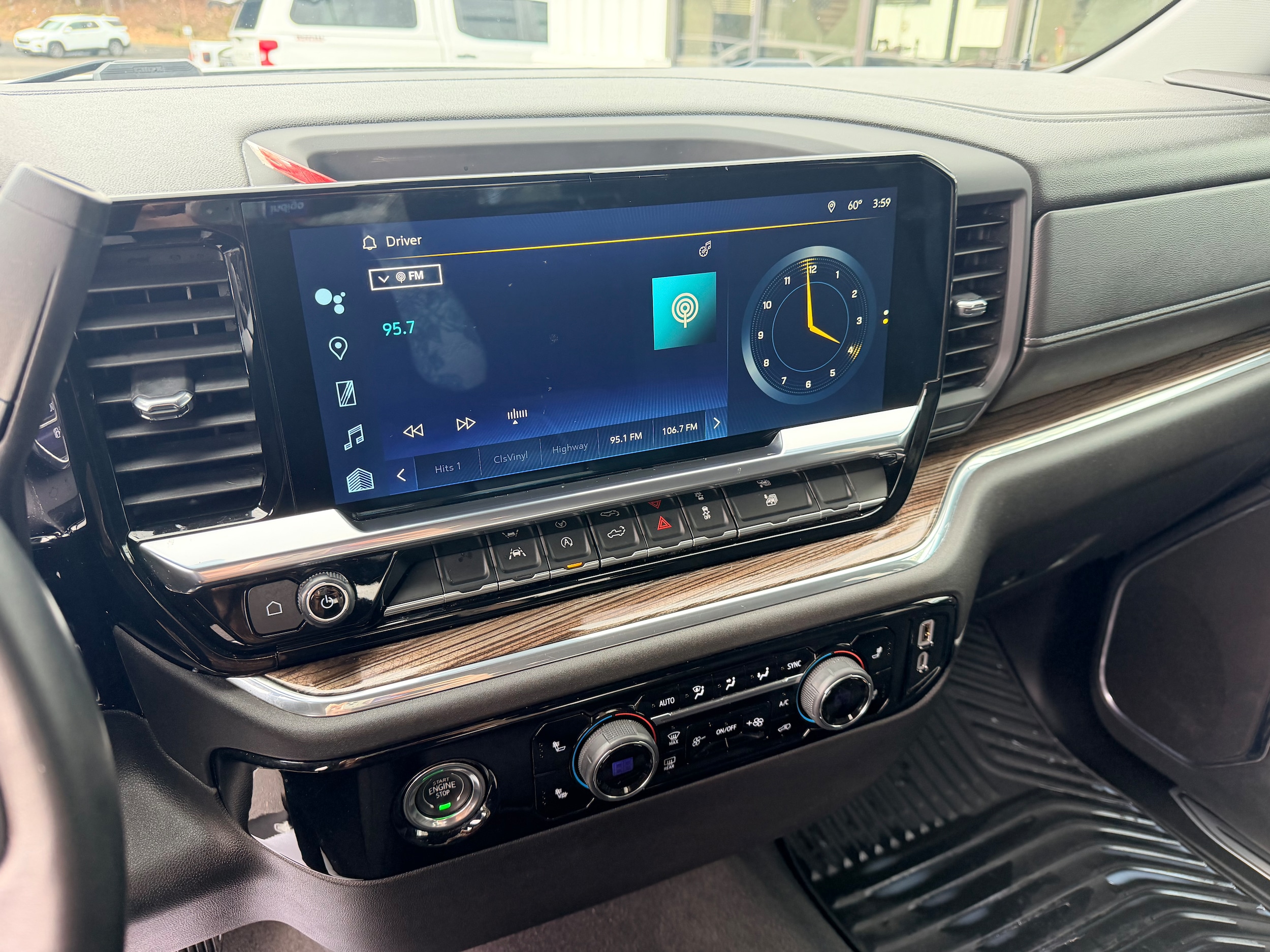 2023 Chevrolet Silverado 1500 LT - Photo 16