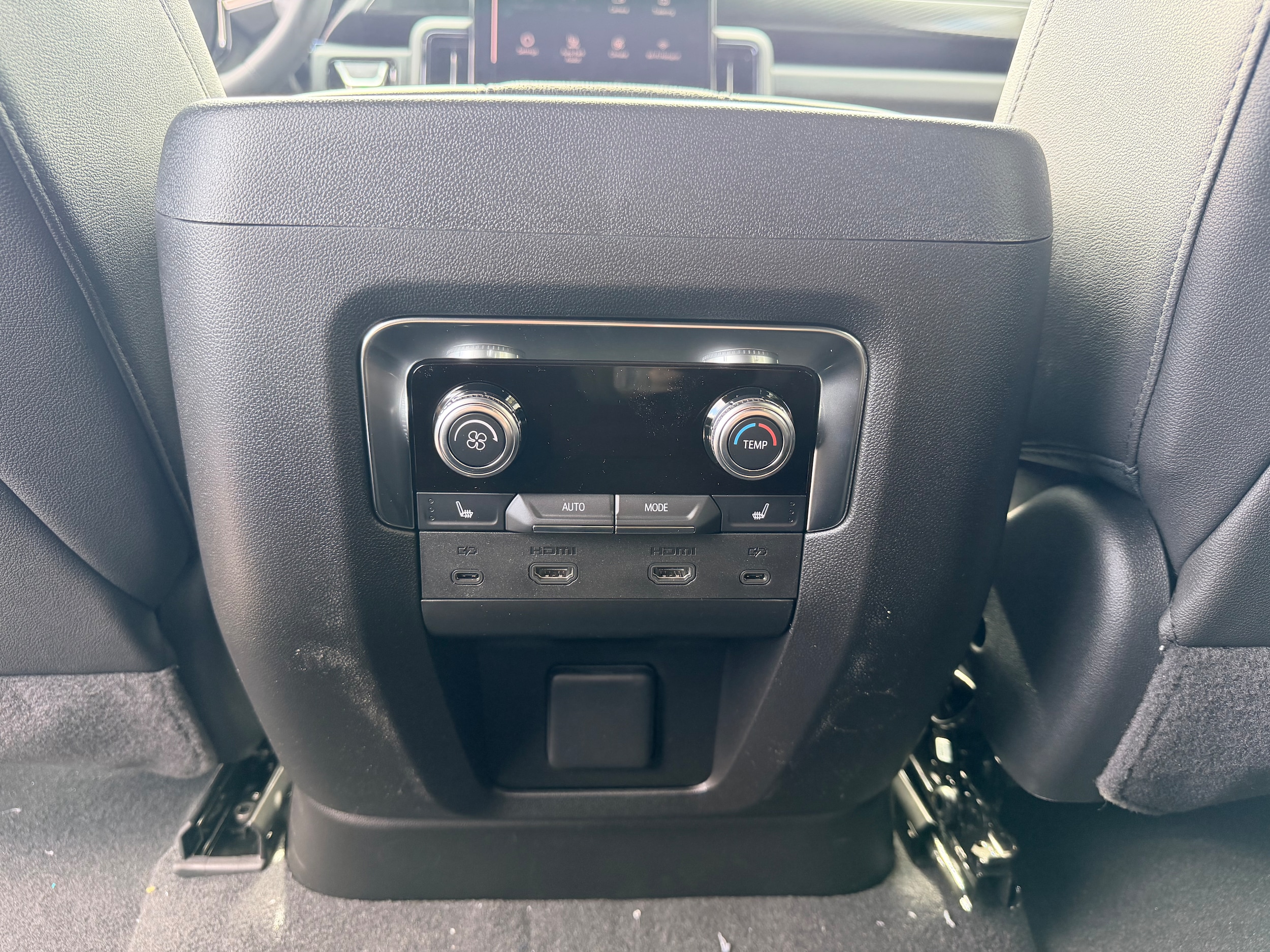 2026 GMC Yukon AT4 - Photo 30
