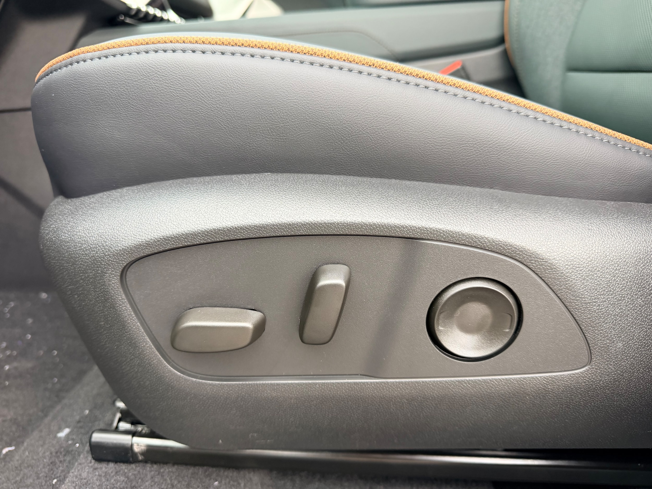 2027 GMC Acadia AT4 - Photo 9
