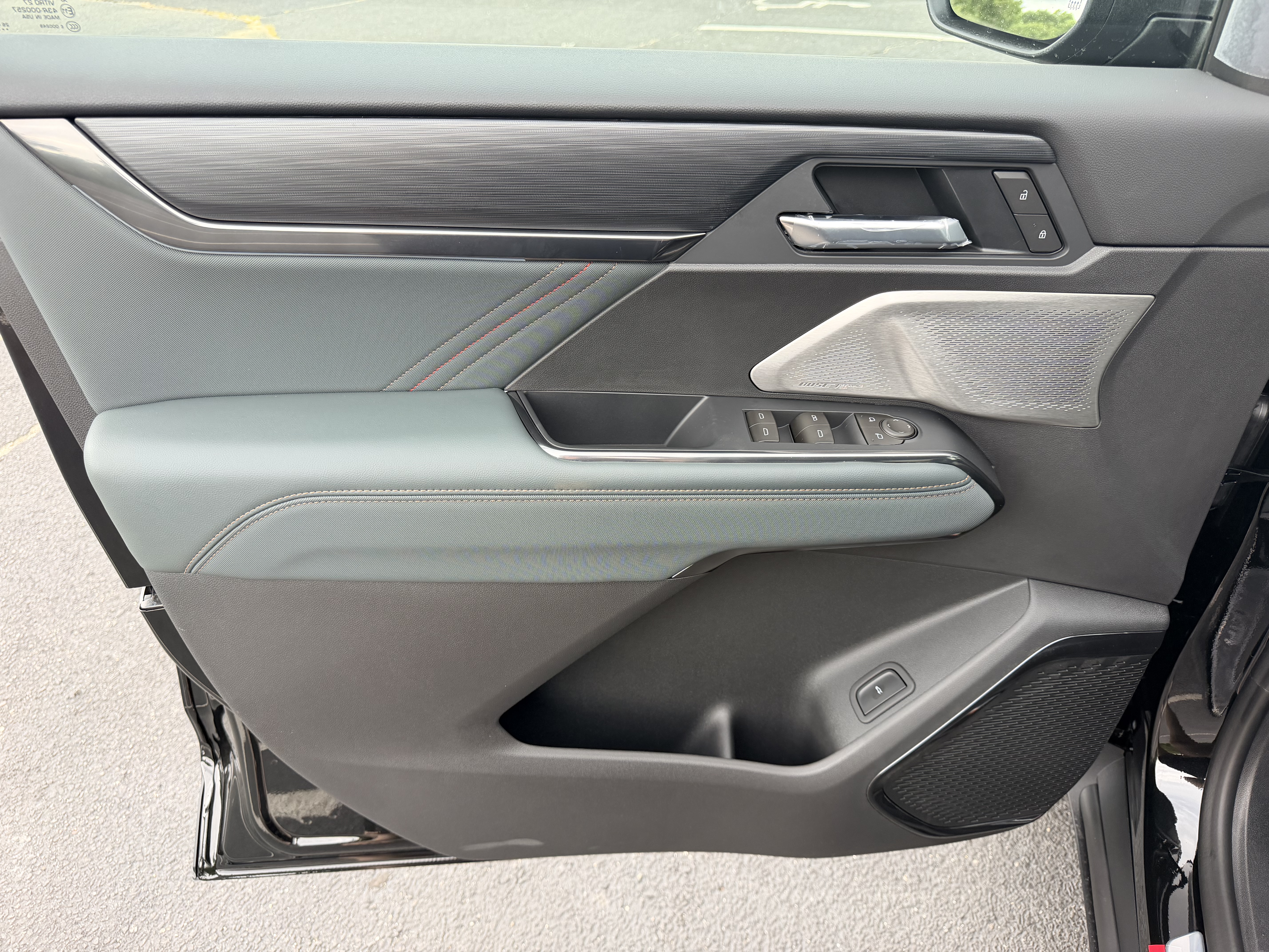 2027 GMC Acadia AT4 - Photo 6