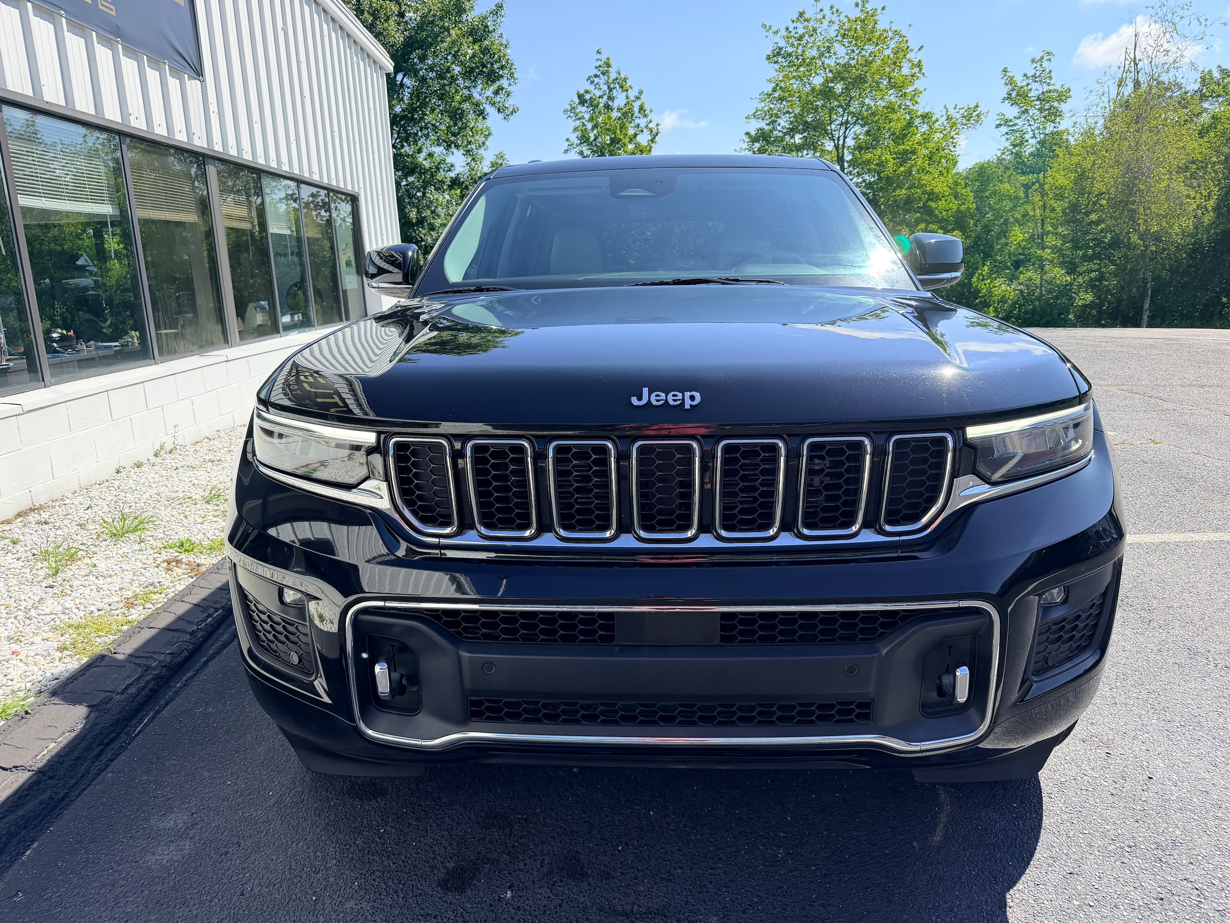 2023 Jeep Grand Cherokee Overland - Photo 3