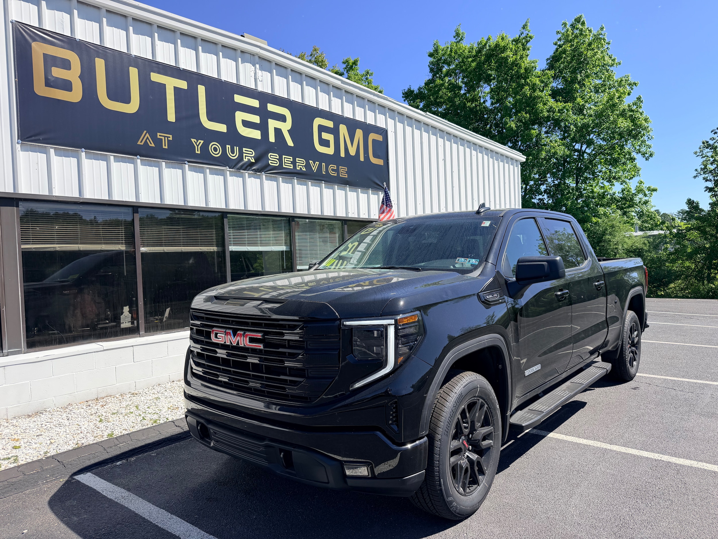 2026 GMC Sierra 4WD Crew Cab Short Box Elevation's photo