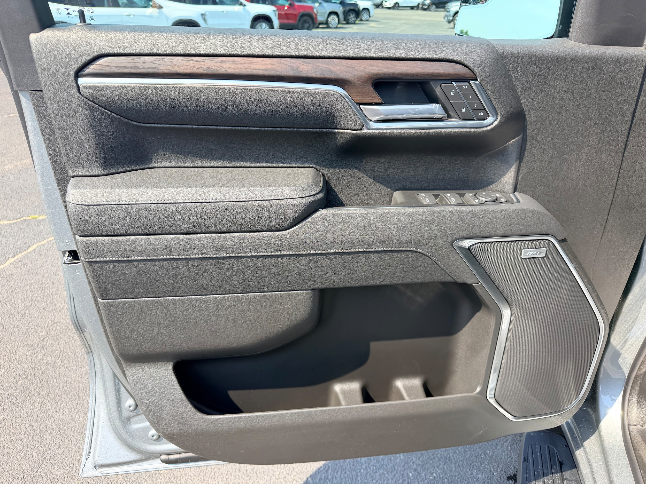 2026 GMC Sierra 1500 SLT - Photo 6