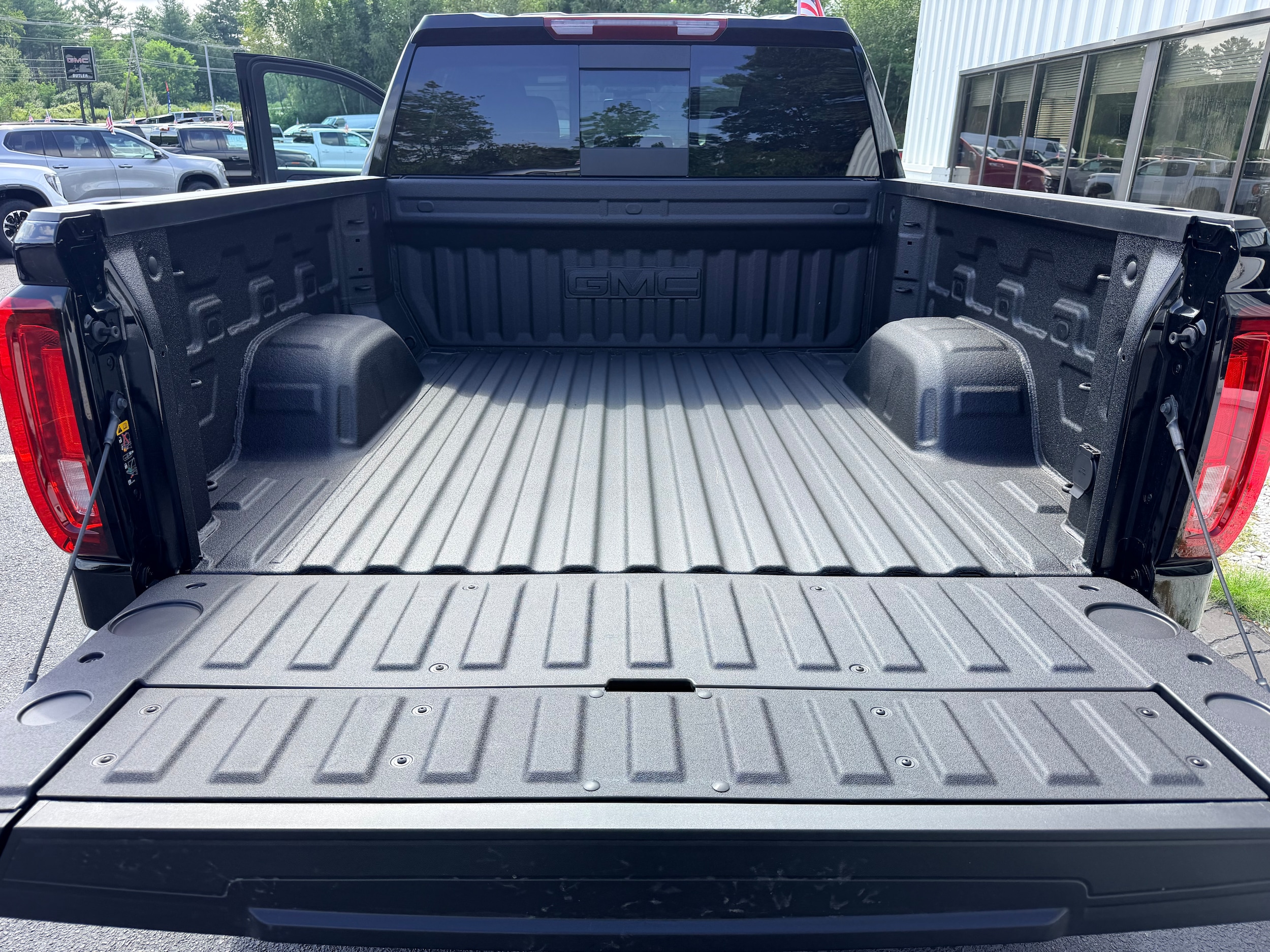 2026 GMC Sierra 1500 SLT - Photo 25