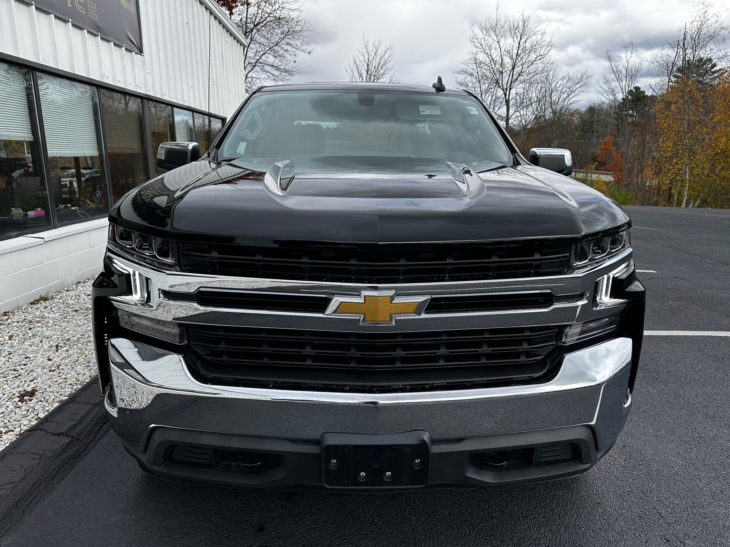 2022 Chevrolet Silverado 1500 LT photo 2