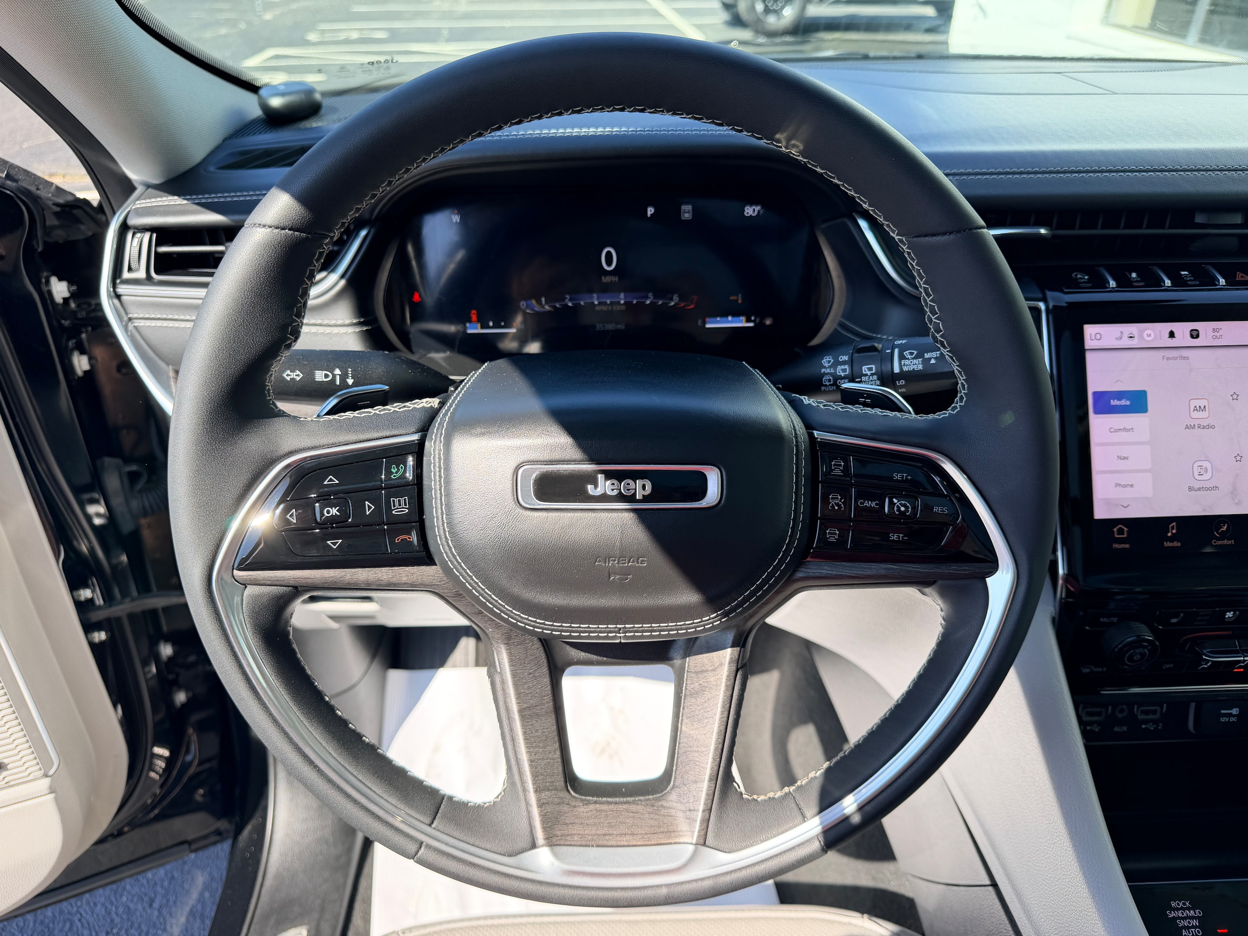 2023 Jeep Grand Cherokee Overland - Photo 11