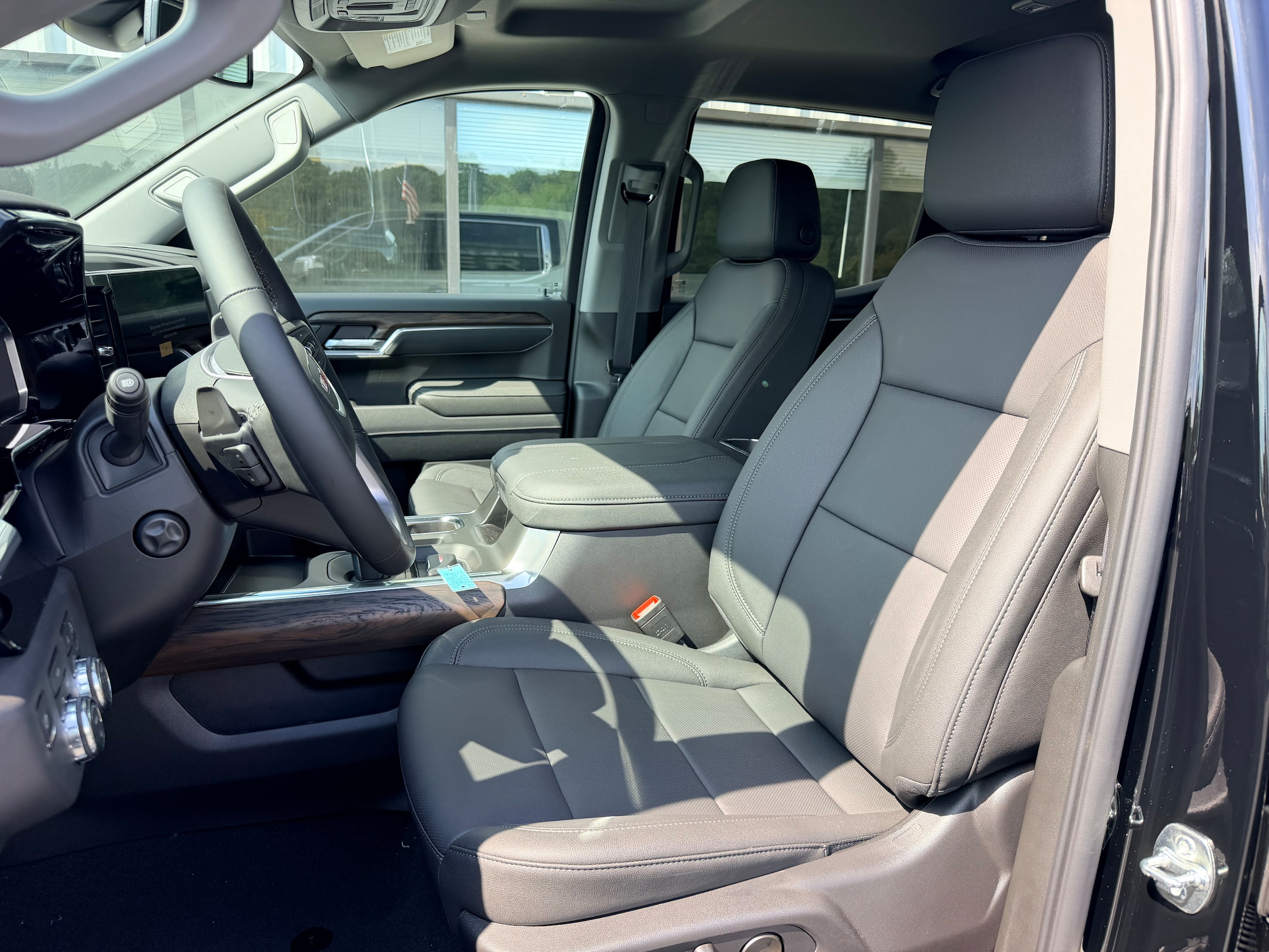 2026 GMC Sierra 1500 SLT - Photo 8