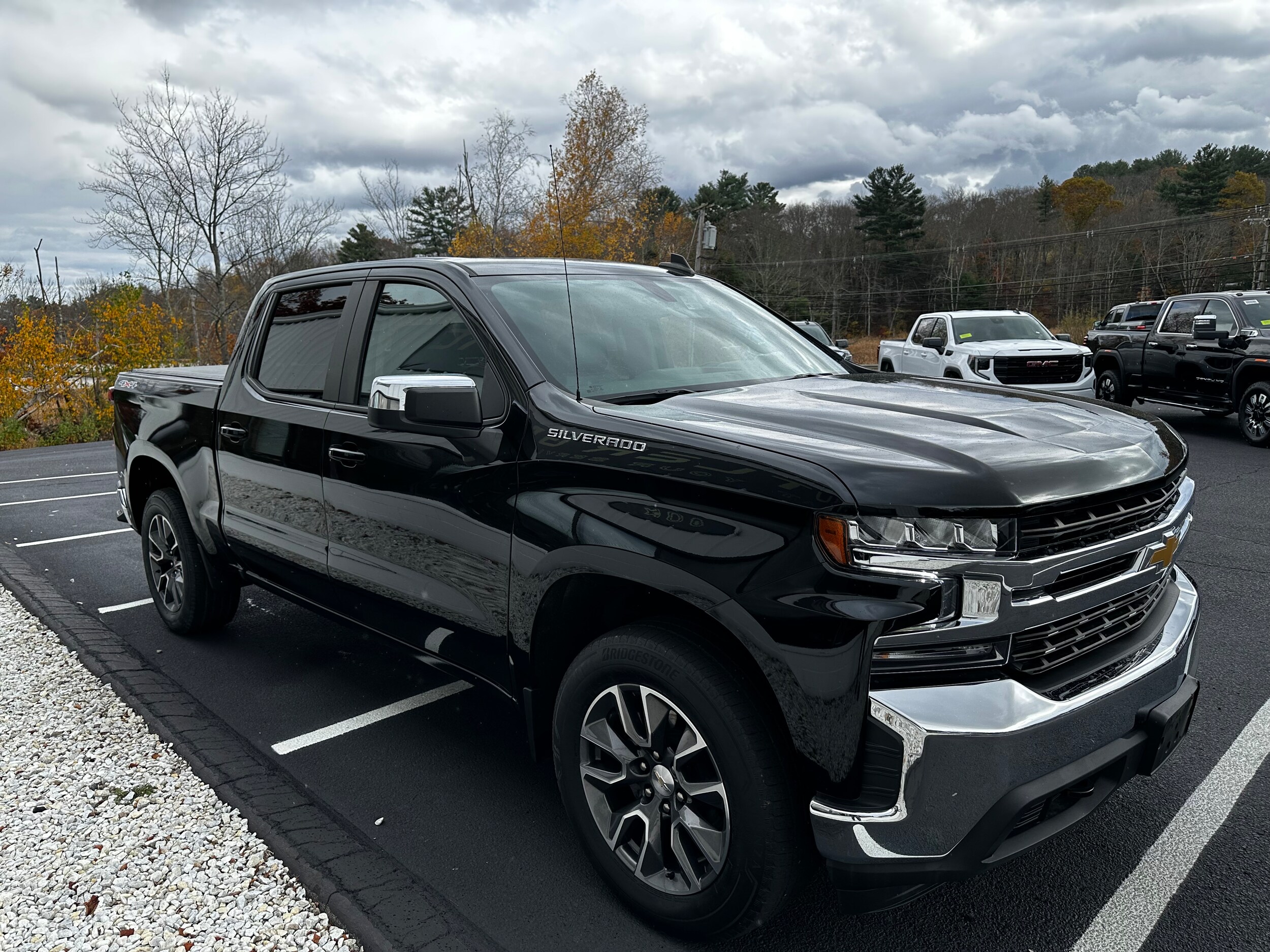 2022 Chevrolet Silverado 1500 LT photo 3