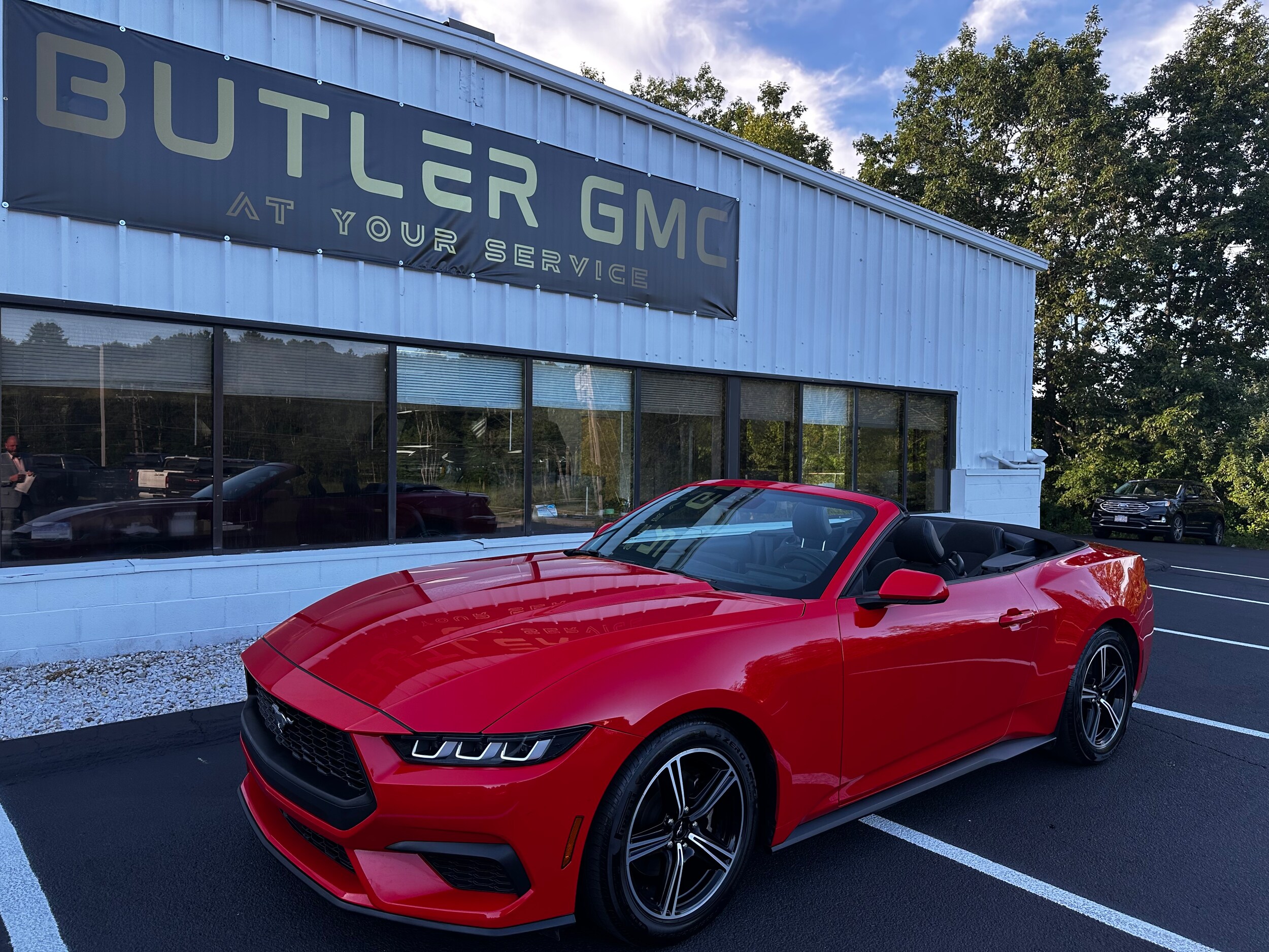 2024 Ford Mustang EcoBoost photo 2