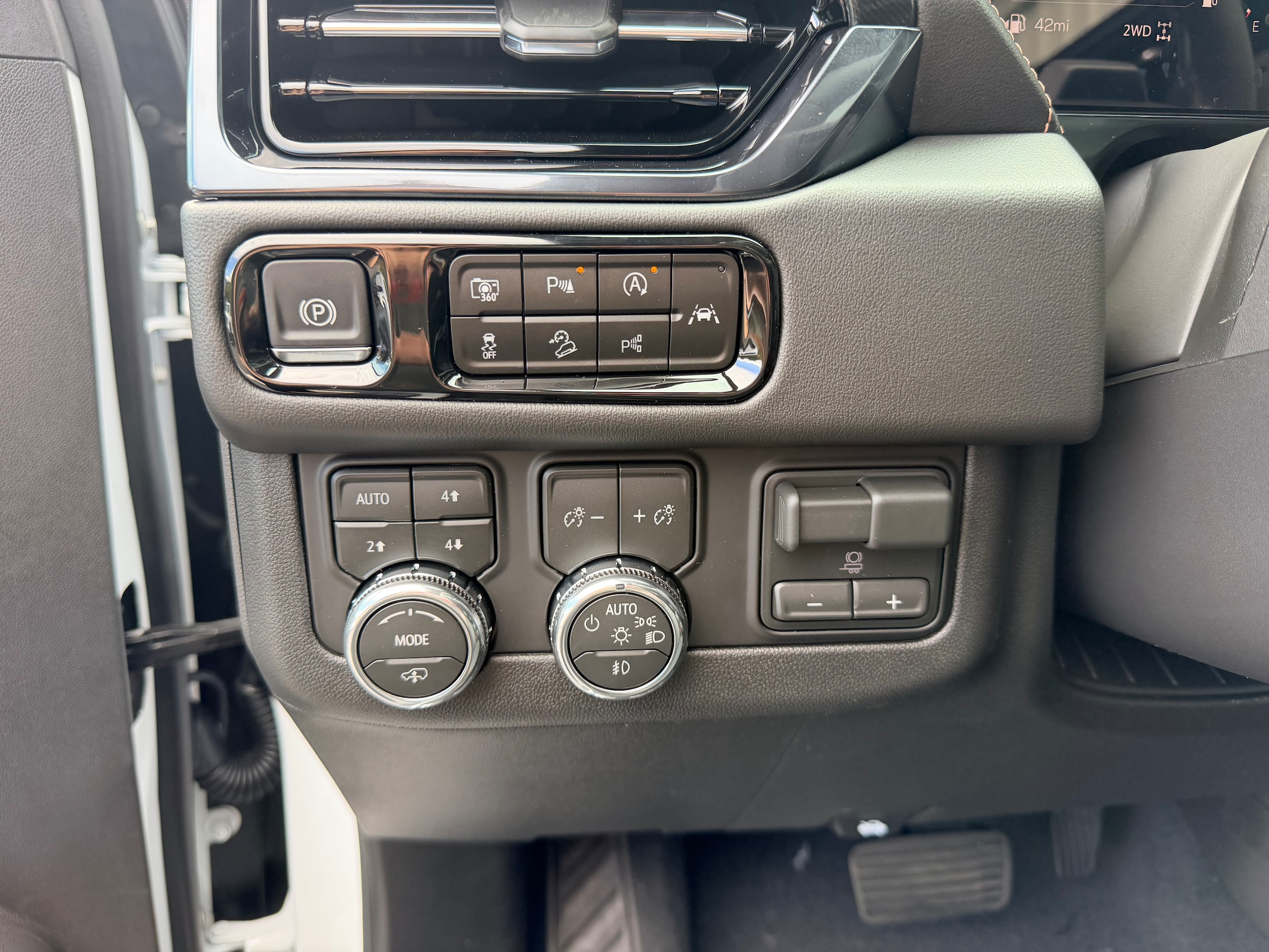 2026 GMC Yukon AT4 - Photo 11