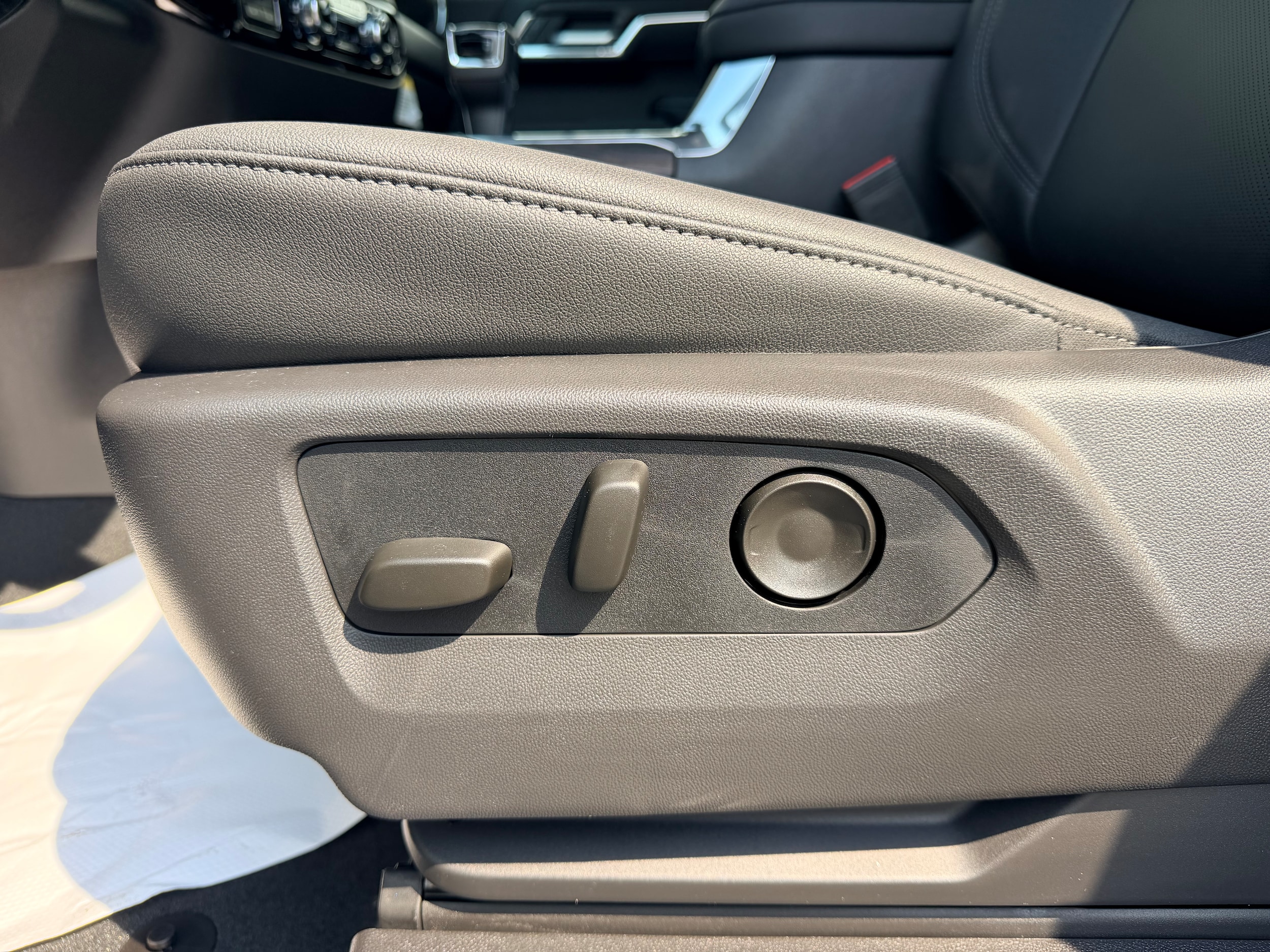 2026 GMC Sierra 1500 SLT - Photo 9