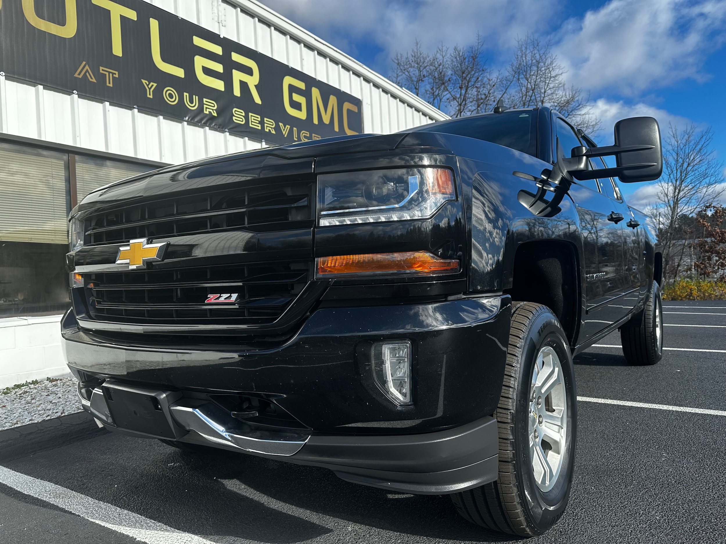 Used 2017 Chevrolet Silverado 1500 LT Z71 with VIN 1GCVKREC2HZ224644 for sale in Charlton, MA