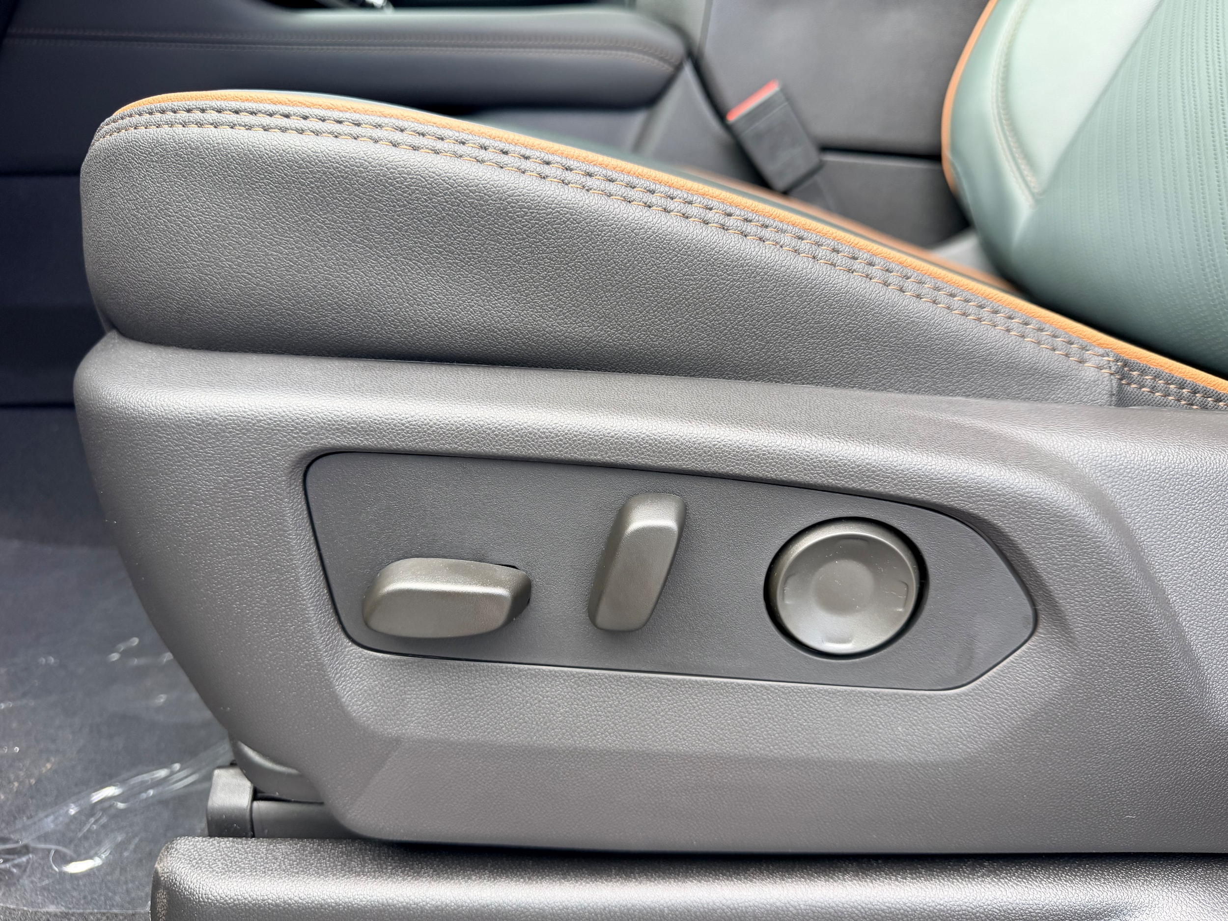 2026 GMC Yukon AT4 - Photo 9