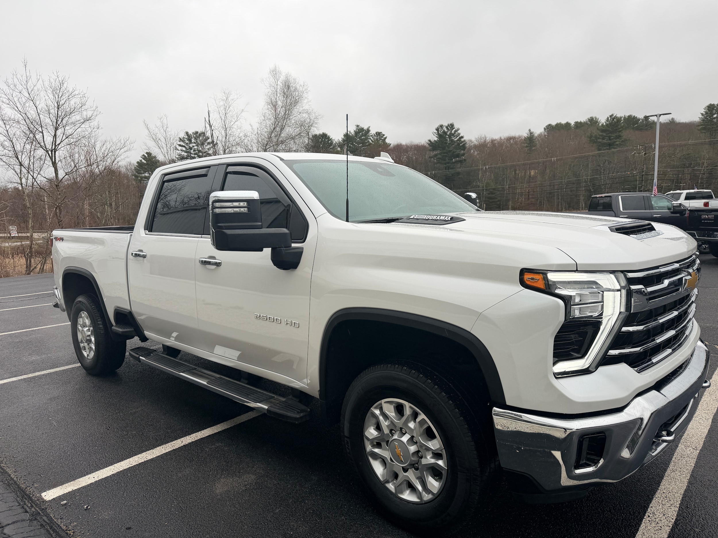 View vehicle photo 4