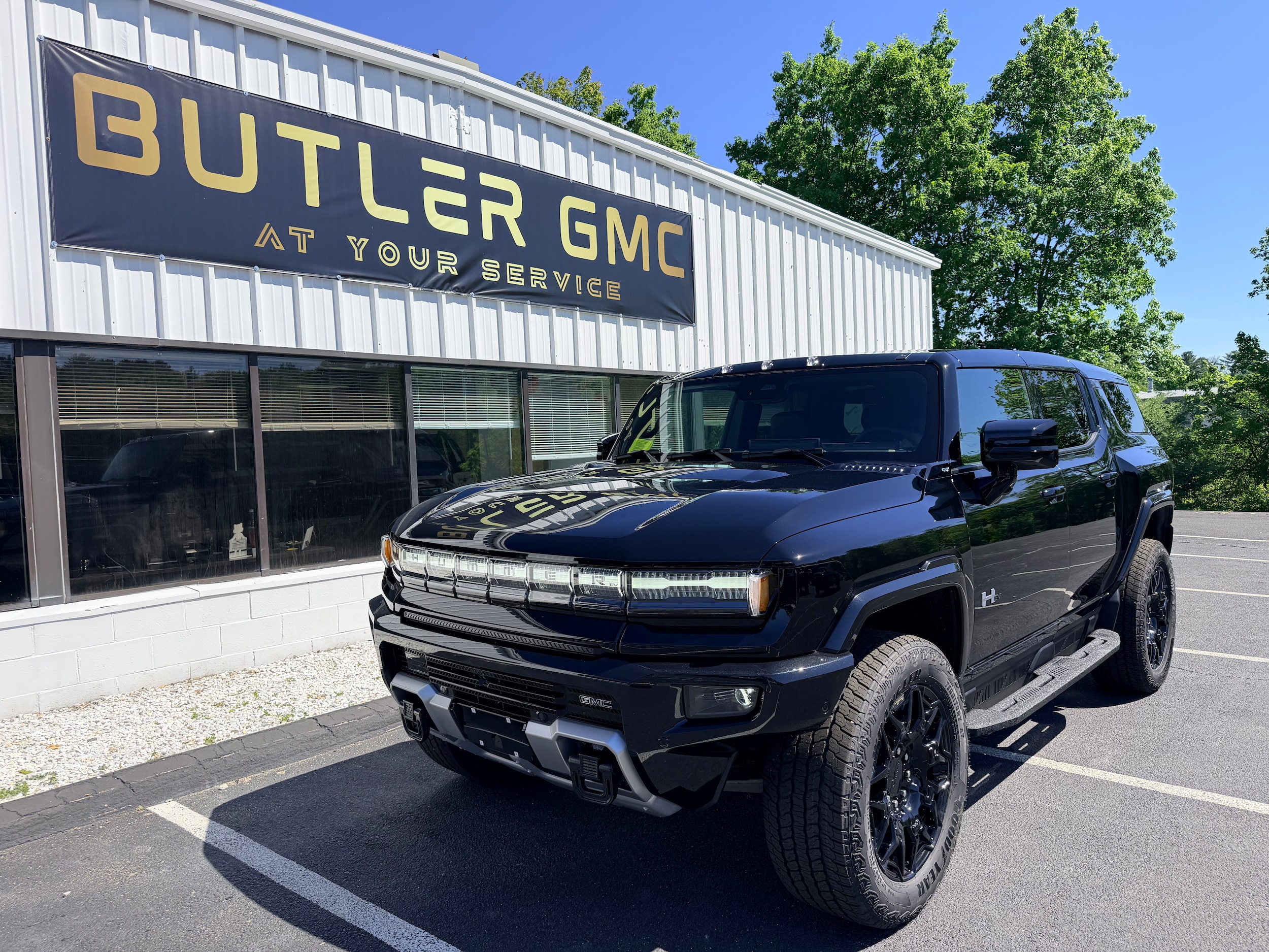 2026 GMC Hummer EV 2X SUV's photo