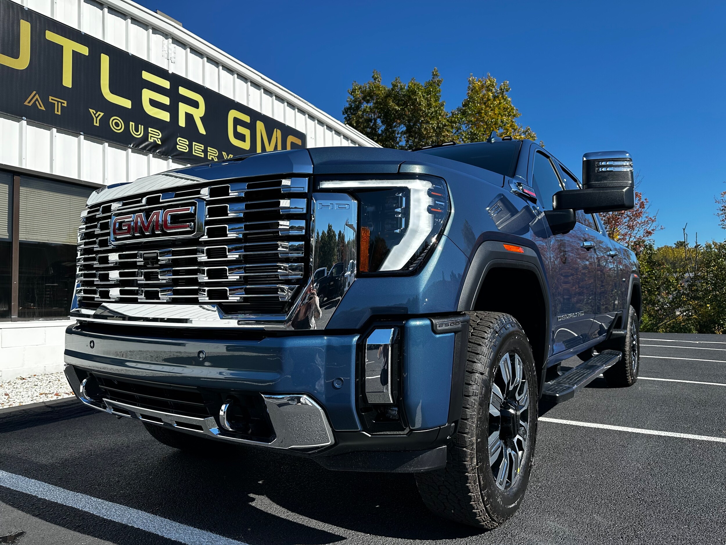 2026 Gmc Sierra 2500 HD Denali photo 2