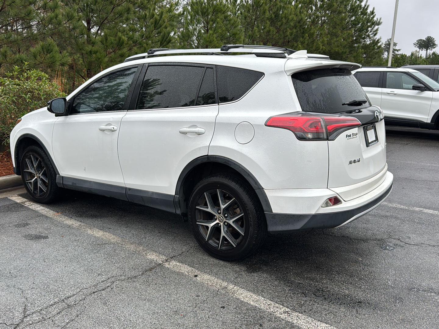 2016 Toyota RAV4 SE photo 2