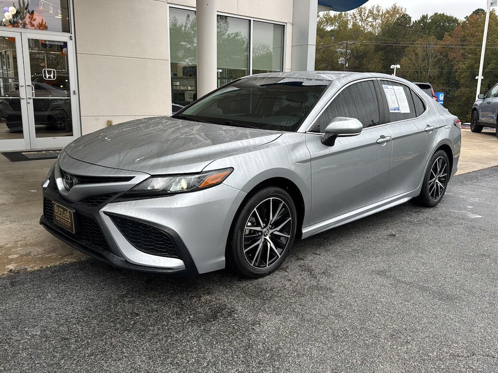 Used 2023 Toyota Camry SE Sedan