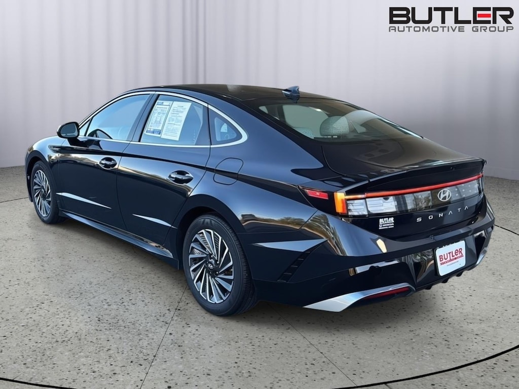 Used 2025 Hyundai Sonata Hybrid SEL Sedan