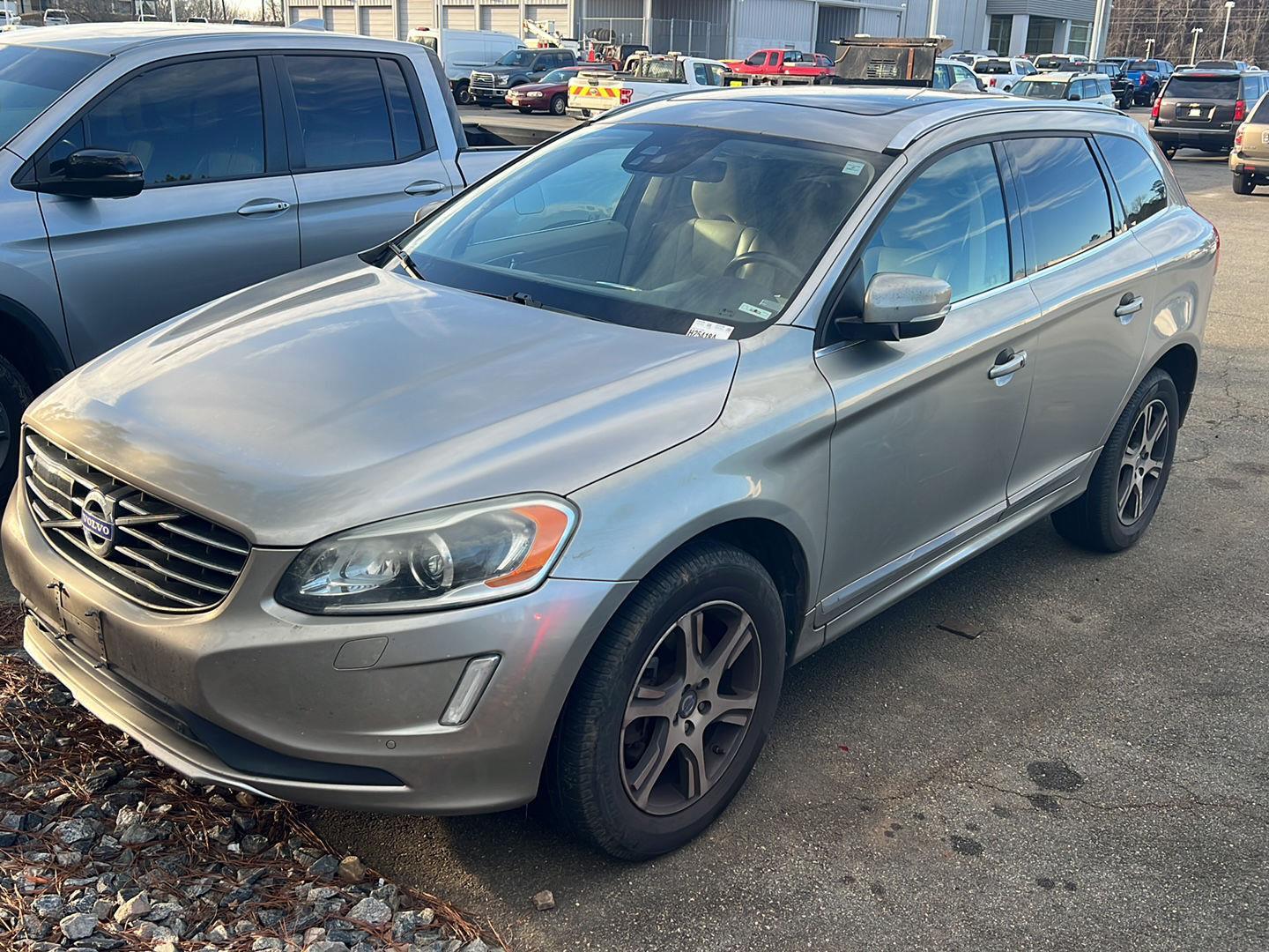 2015 Volvo XC60 T6 Platinum's photo