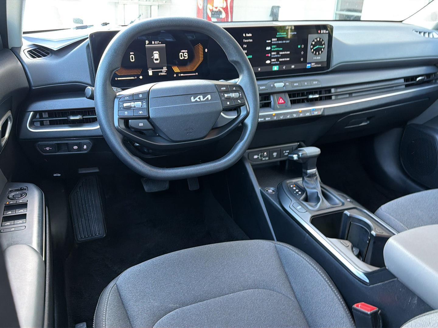 2025 Kia K4 LXS - Photo 18