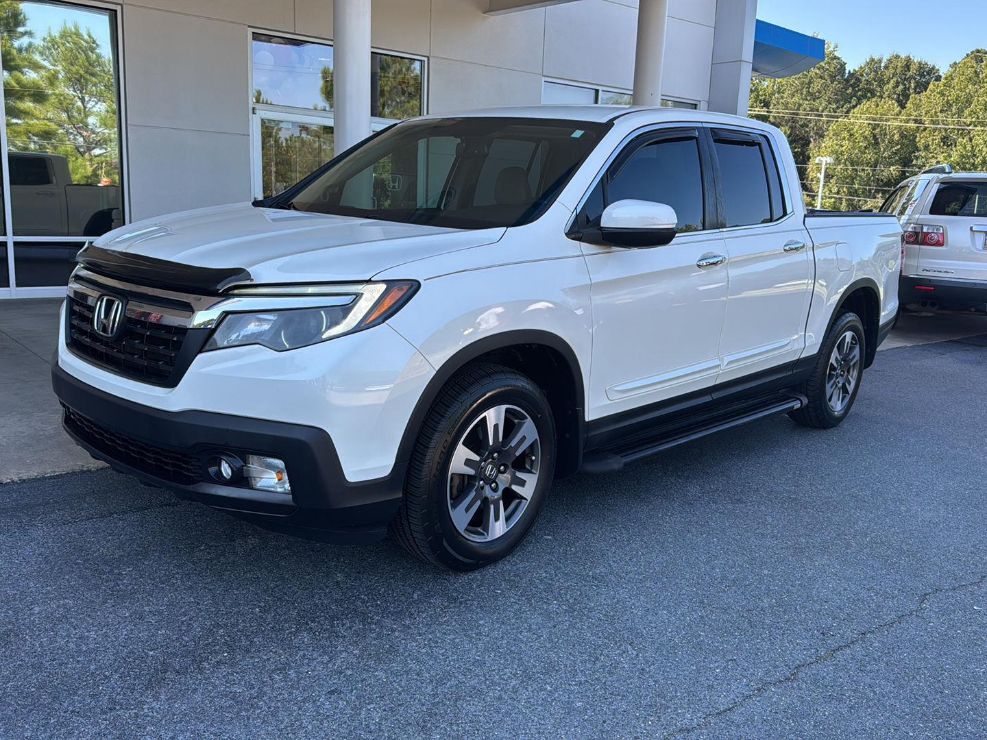 2017 Honda Ridgeline RTL-T photo 2