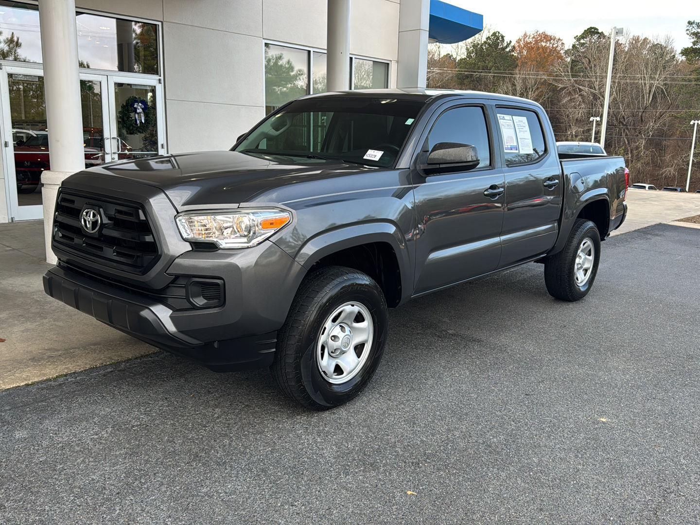 2017 Toyota Tacoma SR's photo