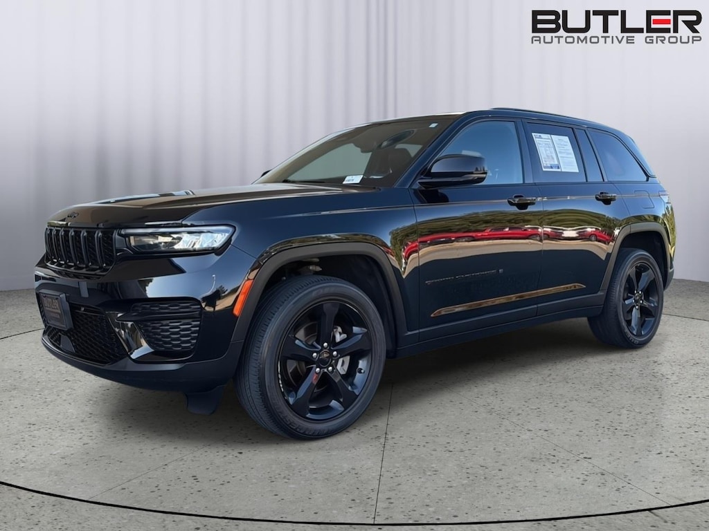 Used 2023 Jeep Grand Cherokee Laredo SUV
