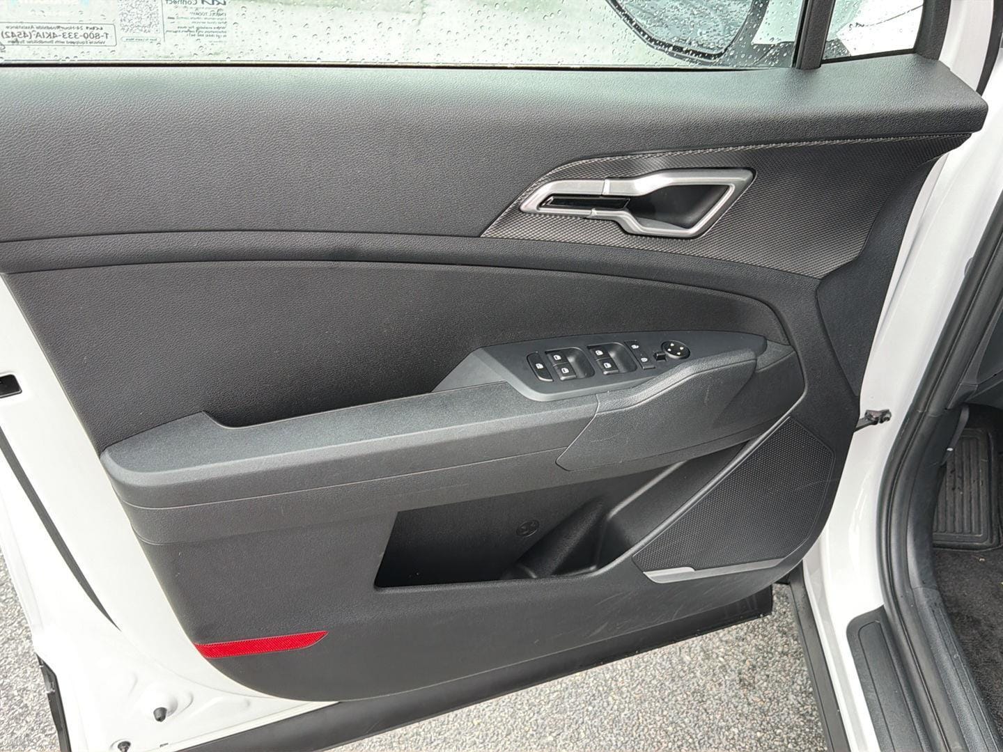 2025 Kia Sportage LX - Photo 16