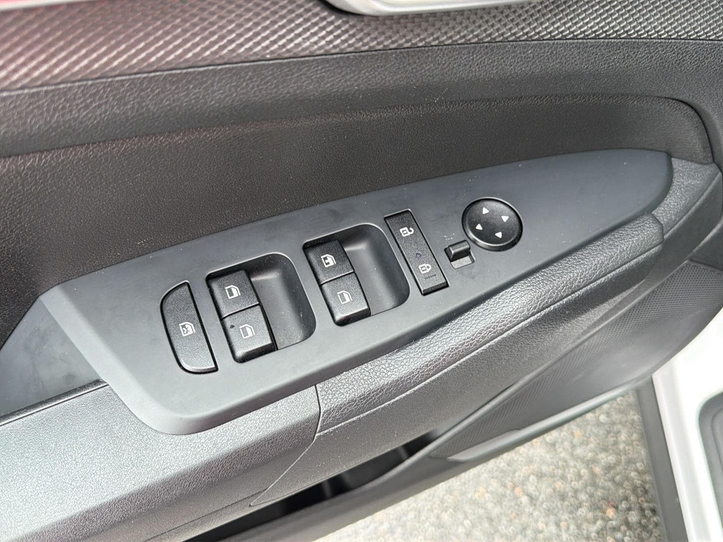 2025 Kia Sportage LX - Photo 30