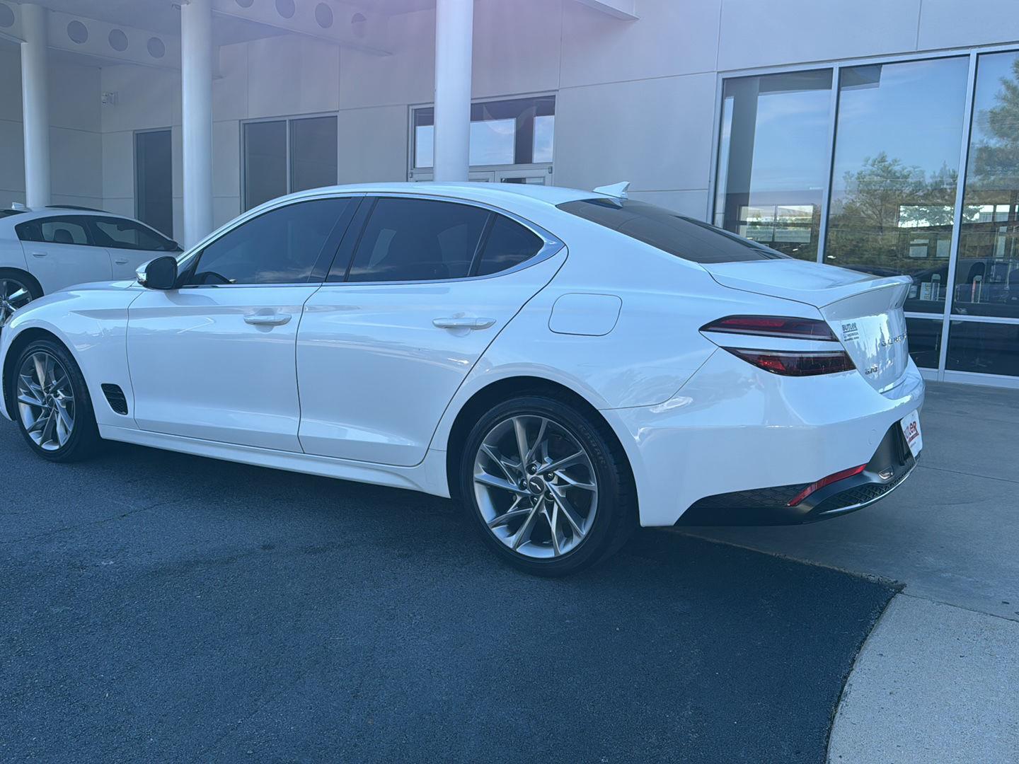 2022 Genesis G70 2.0T photo 3